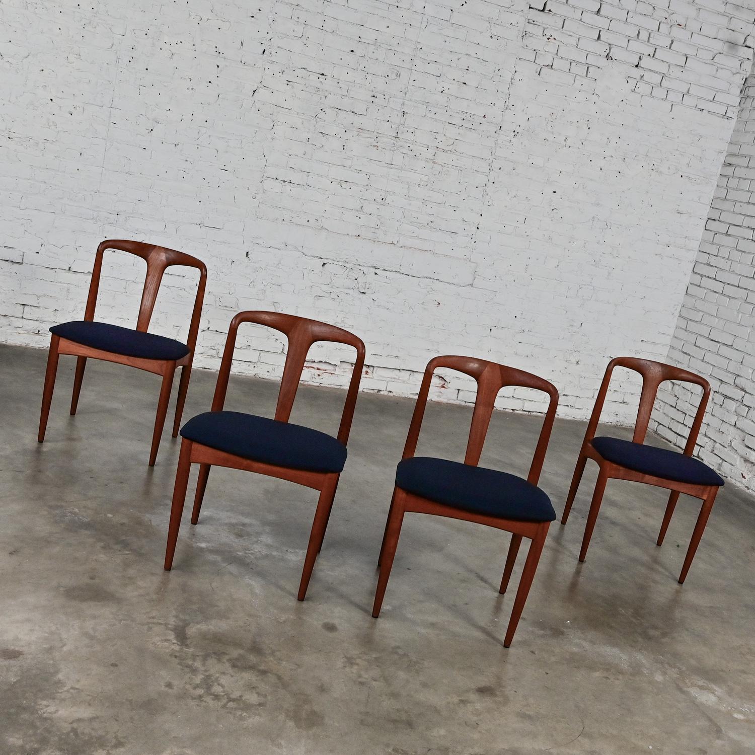 Scandinave moderne 4 chaises de salle à manger scandinaves modernes en teck Juliane attribuées à Johannes Andersen en vente