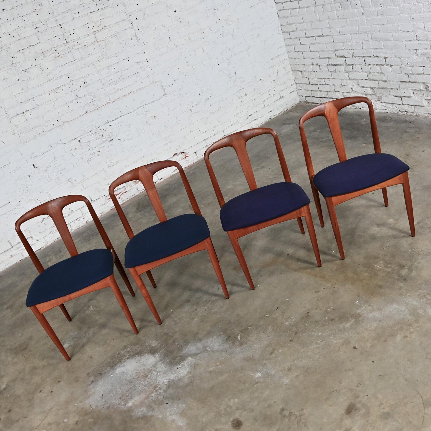 Danois 4 chaises de salle à manger scandinaves modernes en teck Juliane attribuées à Johannes Andersen en vente