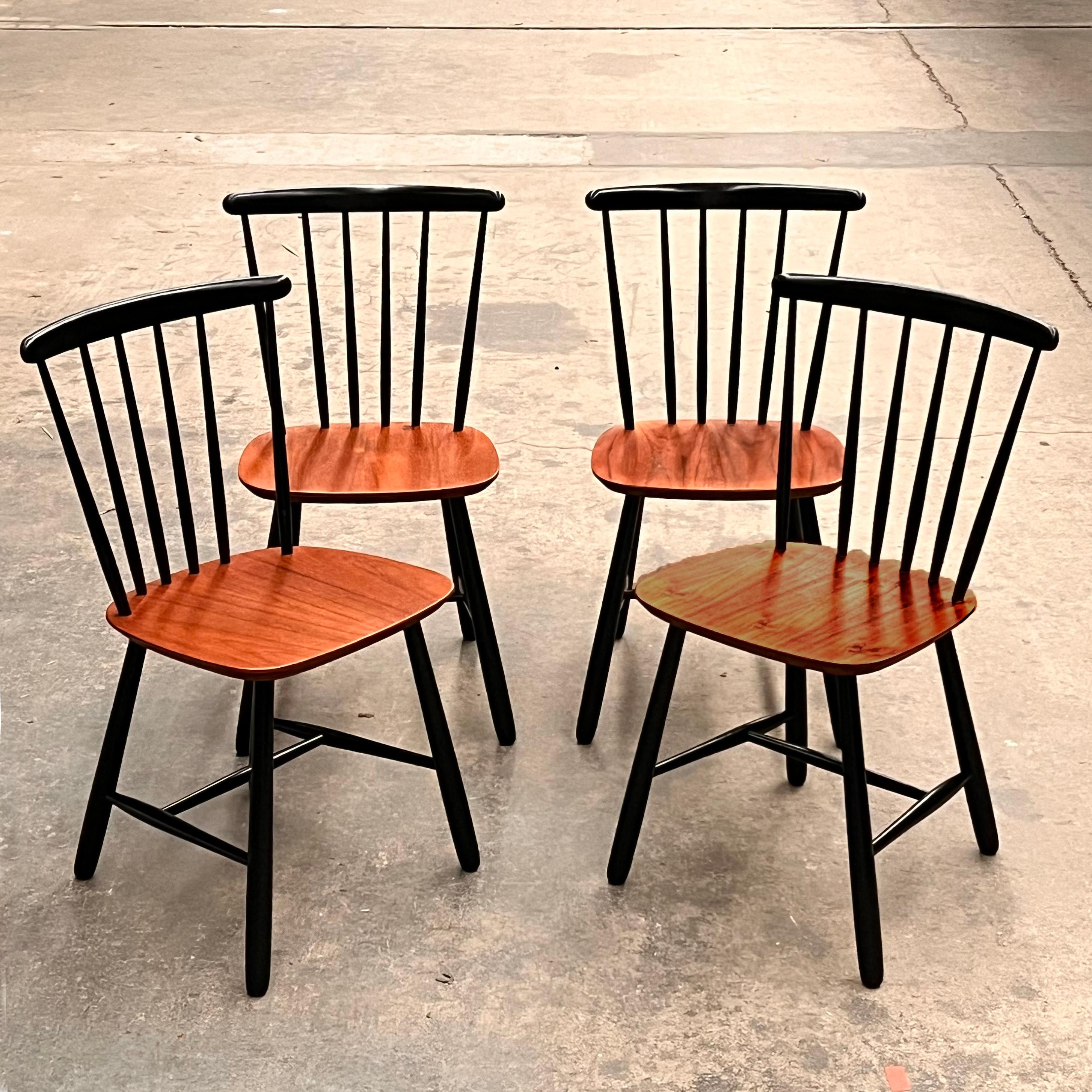 4 scandinavian vintage chairs Denmark in the 1960s ilmari Tapiovaara style (Gemalt) im Angebot