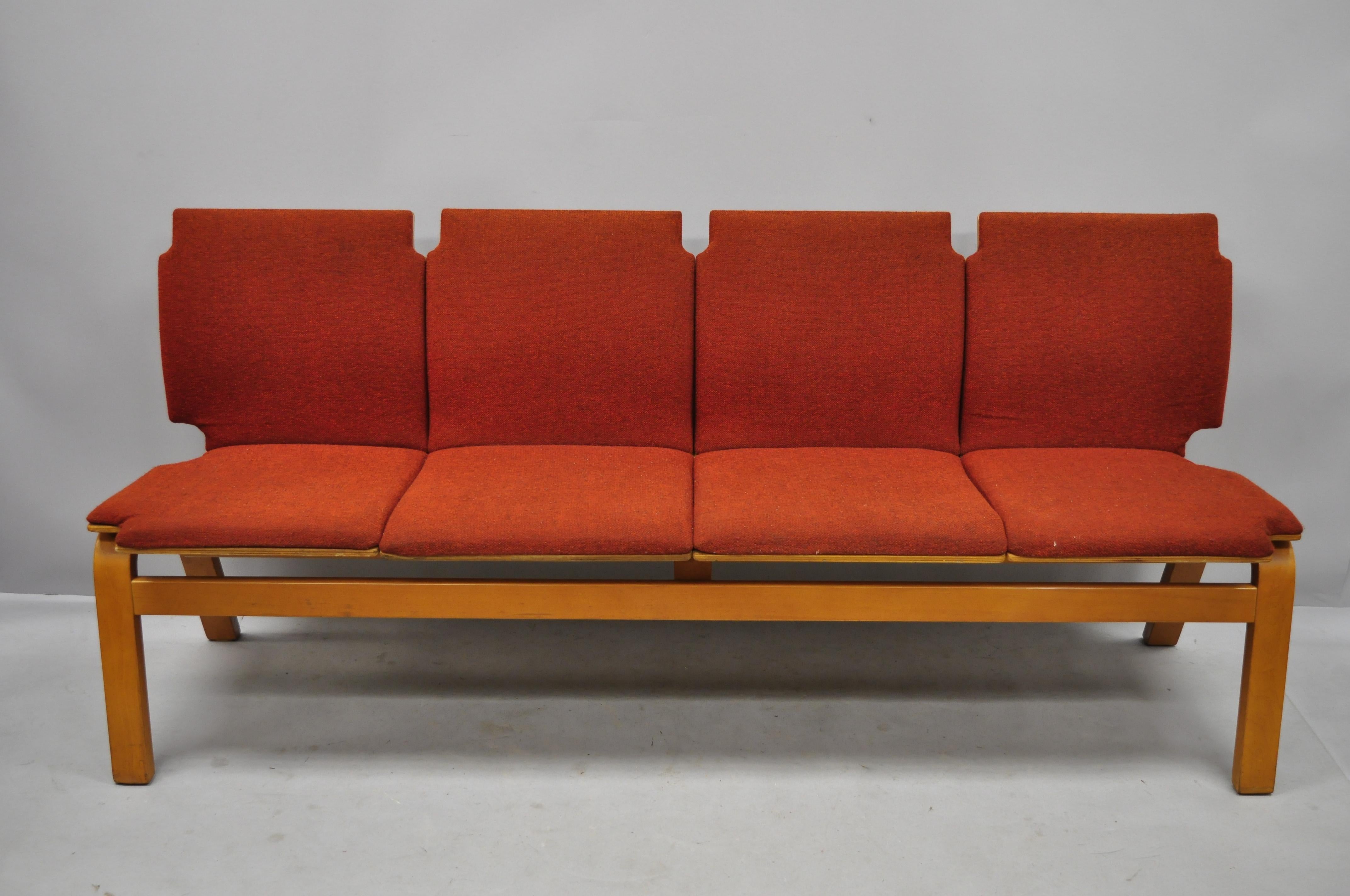 4-seat bentwood Mid-Century Modern bench banquette by Sauder Designare. Item features four upholstered seats, bentwood frame, shelf underneath the seats, original, sleek sculptural, circa late 20th century. Measurements: 31.5