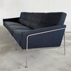 4 Seat Sofa S3300 Design of Arne Jacobsen Made by Fritz Hansen