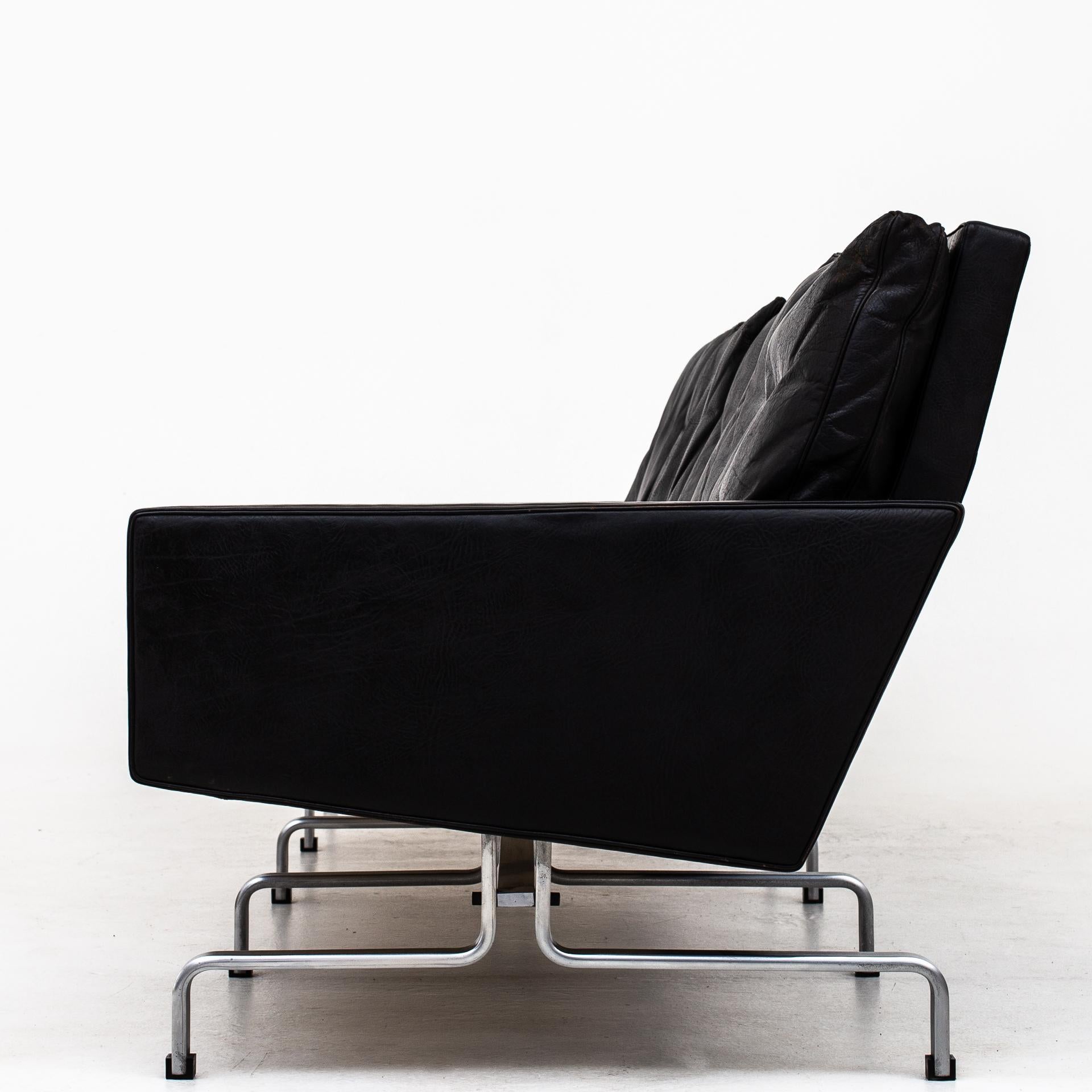 PK 31/3 - 3 seater sofa in original black leather on matt chromed steel frame. Design 1956. Maker E. Kold Christensen.