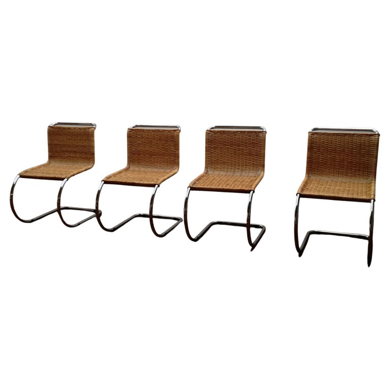 4 Sedie d'ispirazione Bauhaus in midollino For Sale at 1stDibs
