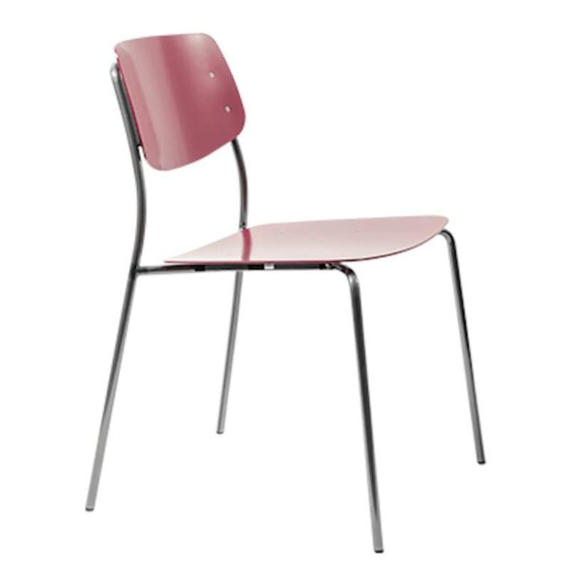 Felber C18 is the perfect indoor/outdoor dining. With its robust powder coating, this timeless classic chair is resistant to wind and variating weather conditions.

Made with care from durable and solid materials, aluminum seat and back on a steel