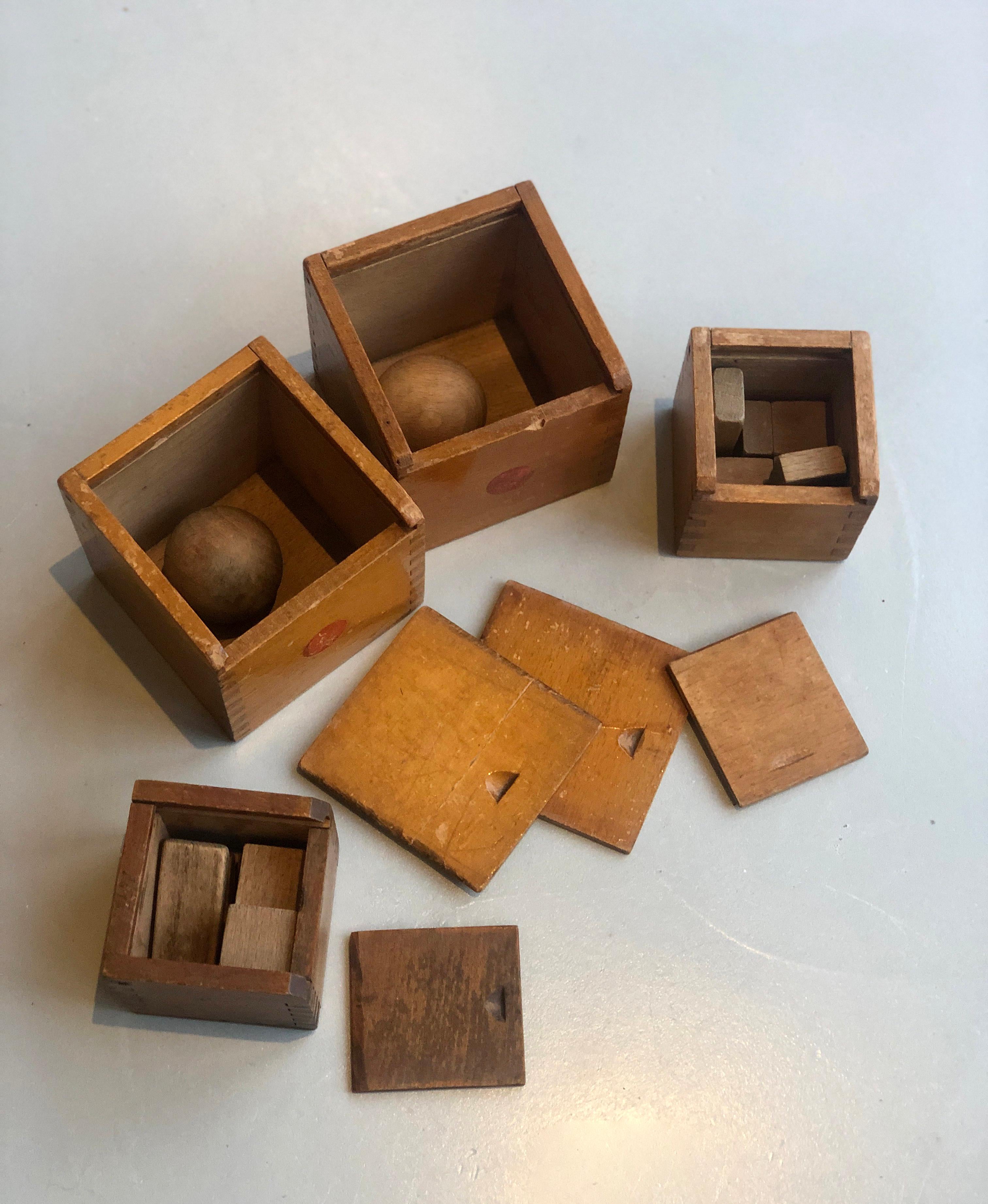 4 sets Children Toy Blocks, De Stijl, Amsterdam School, Berlage, 1920's In Good Condition For Sale In EINDHOVEN, NL
