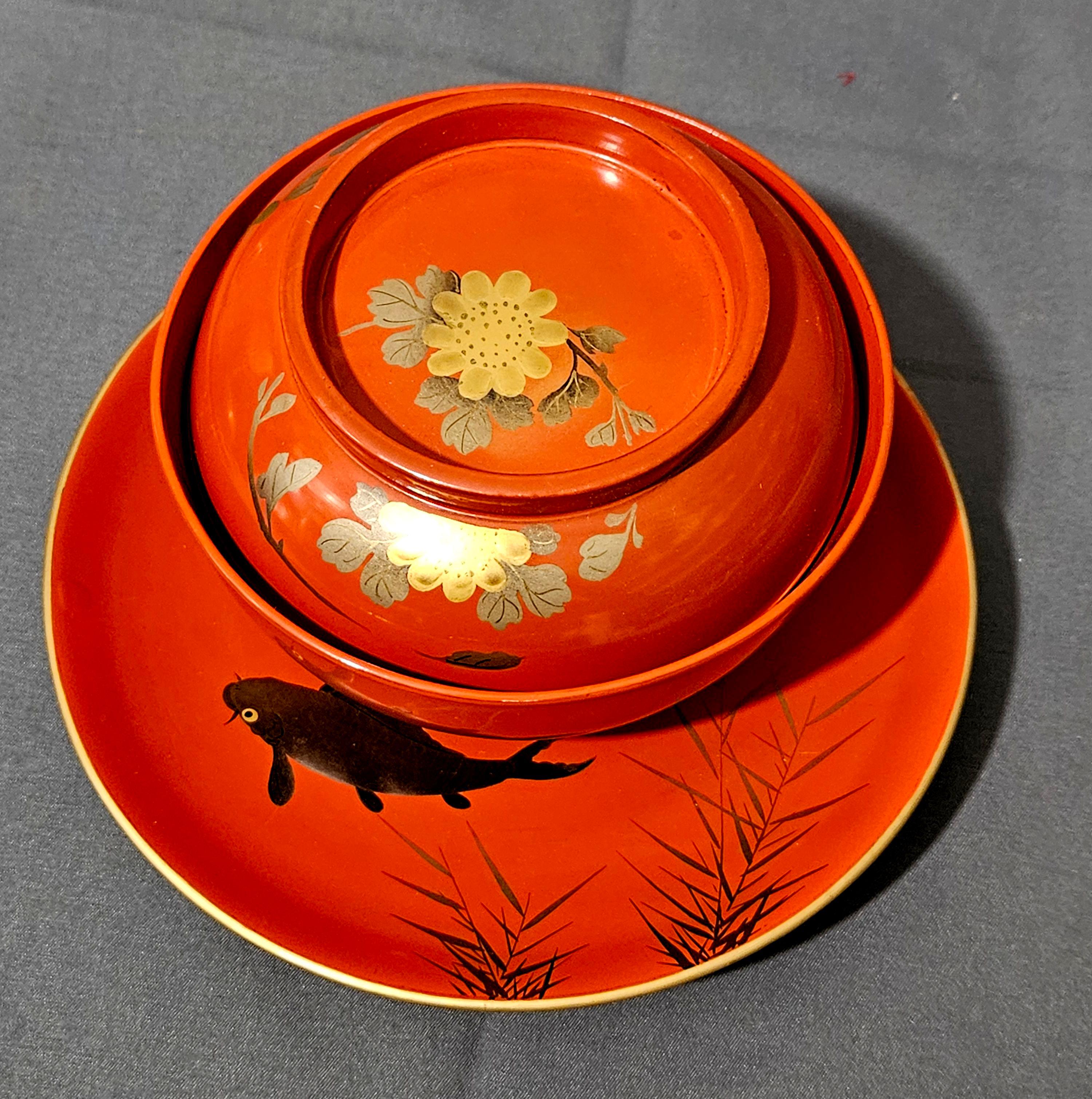 Japanese Gilt Lidded Rice Lacquer Bowls w/ Covers & Trays, Signed 19 Century In Excellent Condition For Sale In Norton, MA