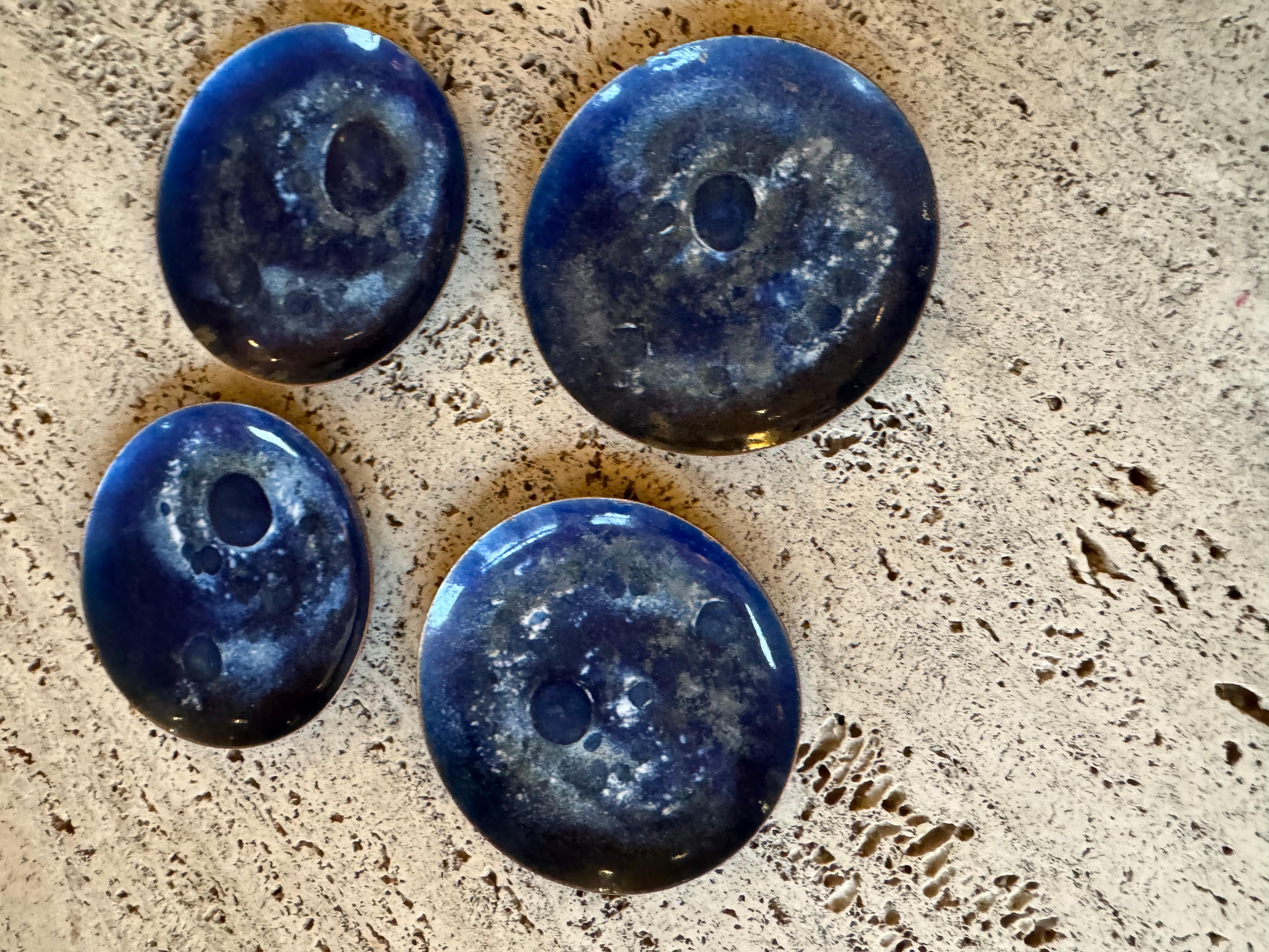 4 platos pequeños de esmalte azul Moderno de mediados de siglo en venta