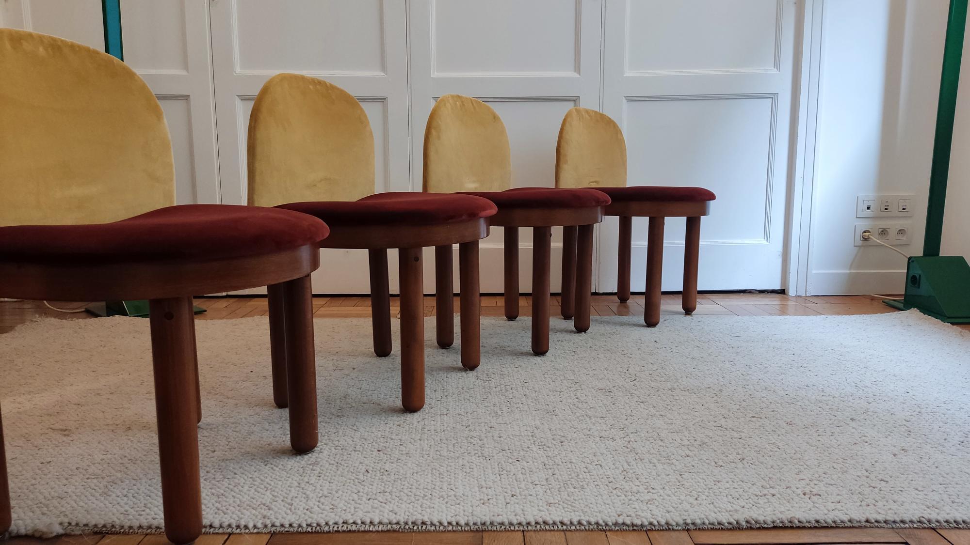 4 small chairs wood and velvet 6