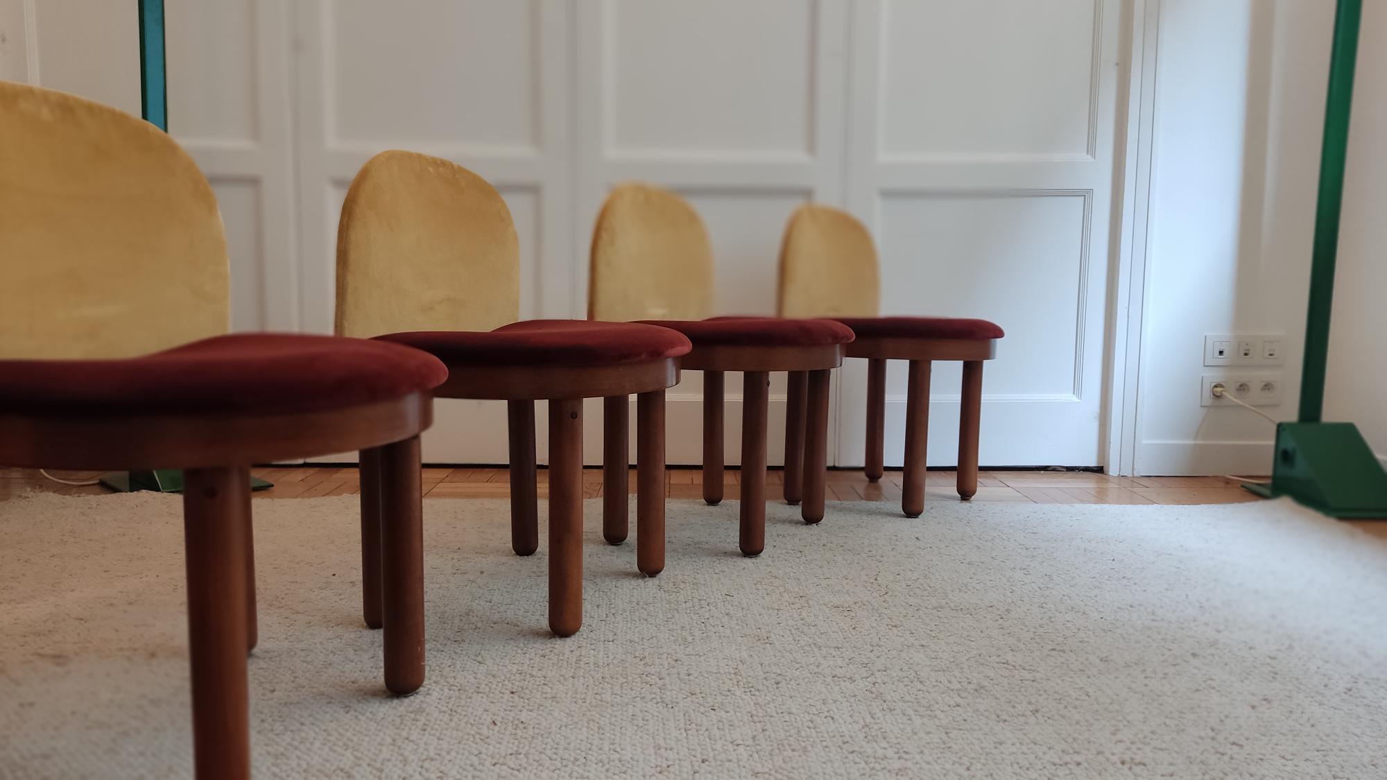 4 small chairs wood and velvet 7