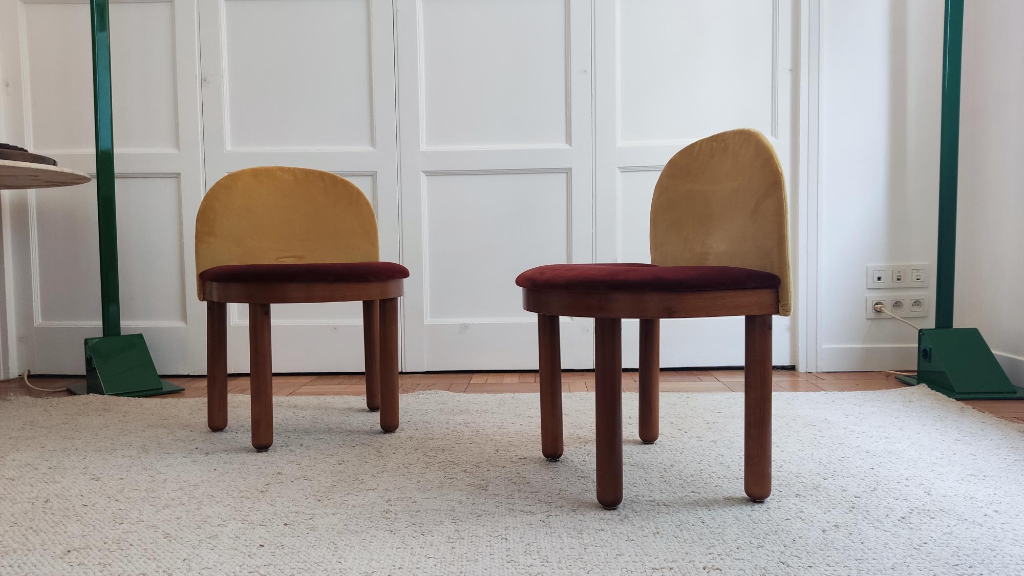 cute set of 4 small Italian chairs in wood and upholstered in warm yellow and red velvet. the round legs recall the tables of Gianfranco Frattini. Possibility of taking only one pair to place them around a coffee table.