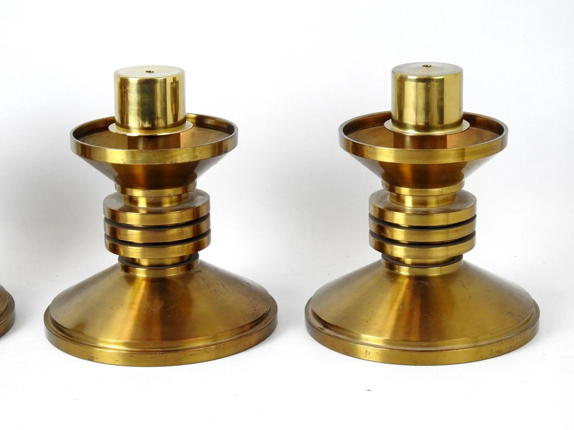 FOUR CANDLESTICKS in brass, mounted as a lamp. Work in the modernist style.
ELECTRIFICATION TO BE COMPLETED
can still be used as candle holders
the price is for 1, 4 are available