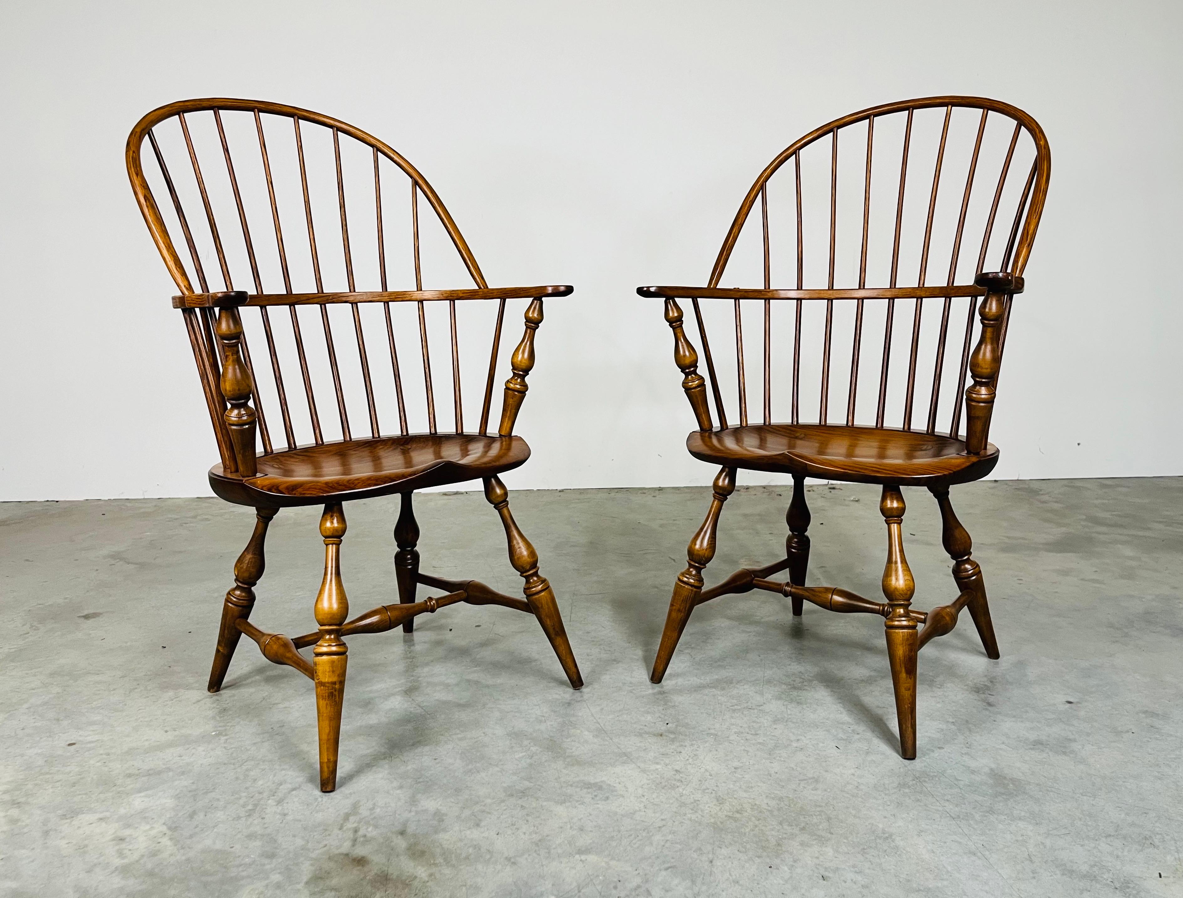 American Craftsman 4 Spindle Back Windsor Dining Chairs Mortis & Tenon Joinery Habersham Plantation For Sale