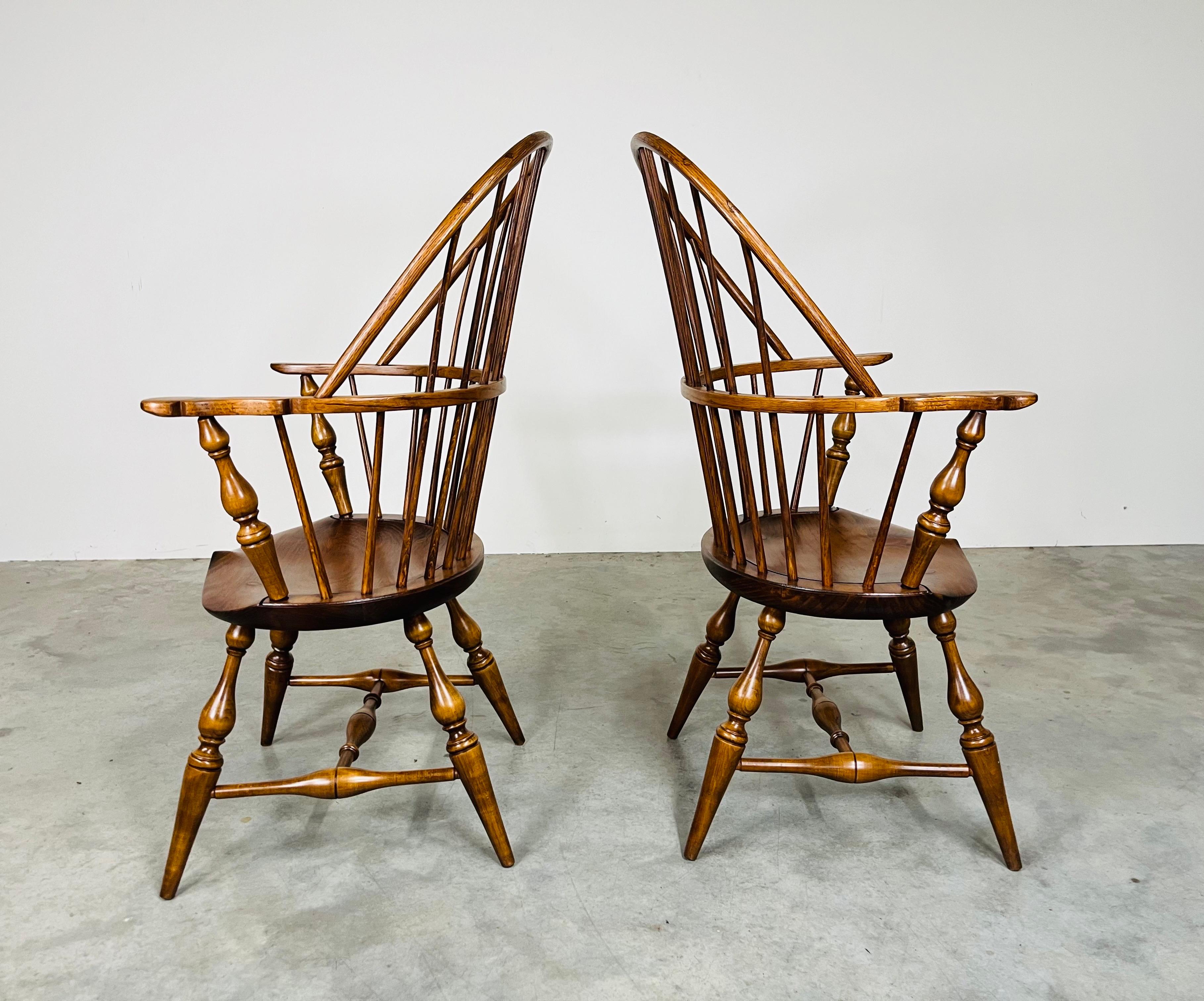 Hand-Carved 4 Spindle Back Windsor Dining Chairs Mortis & Tenon Joinery Habersham Plantation For Sale
