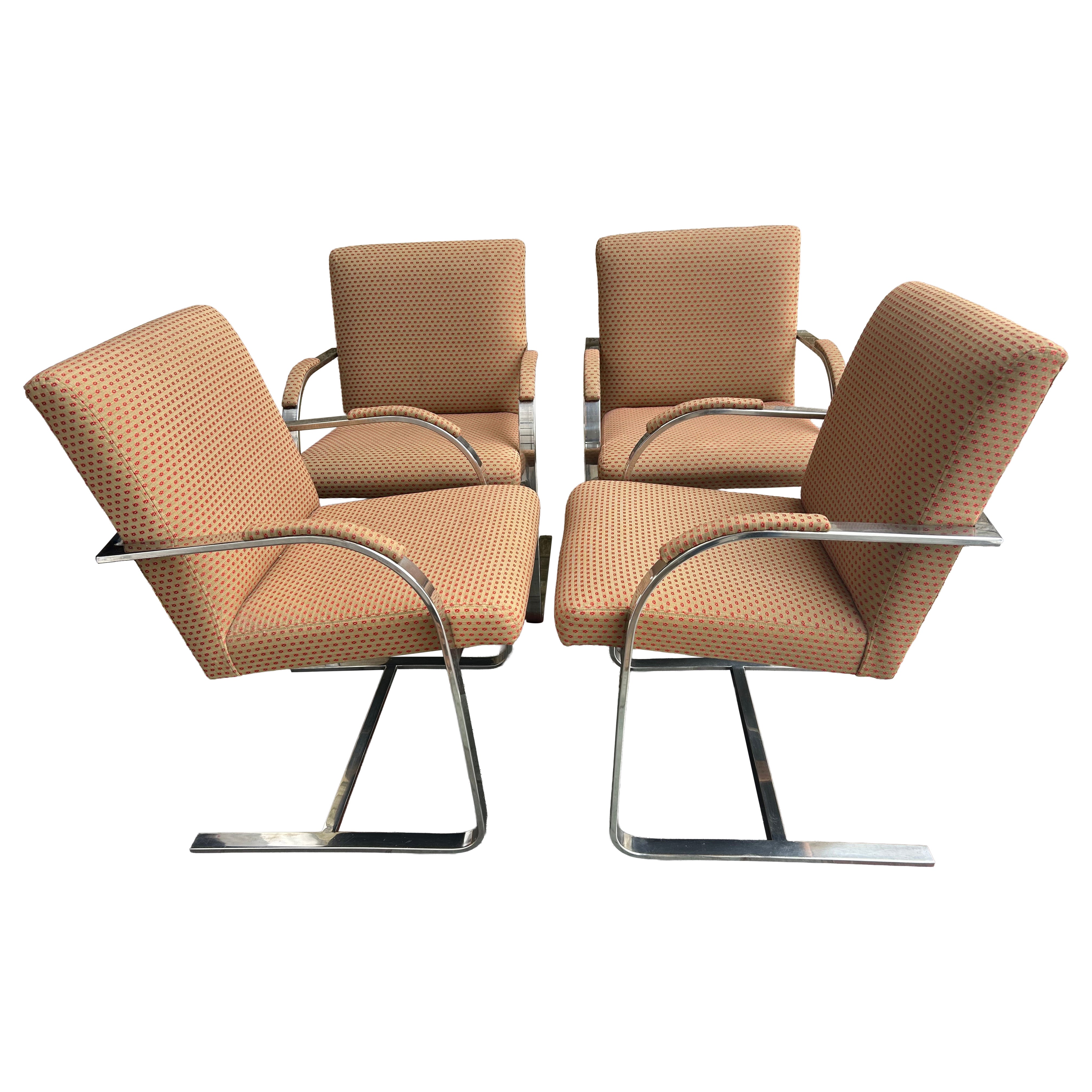 4 stilvolle Milo-Baughman-Essstühle „BRNO“ mit Auslegerbeinen, verchromt, Mid-Century-Stil