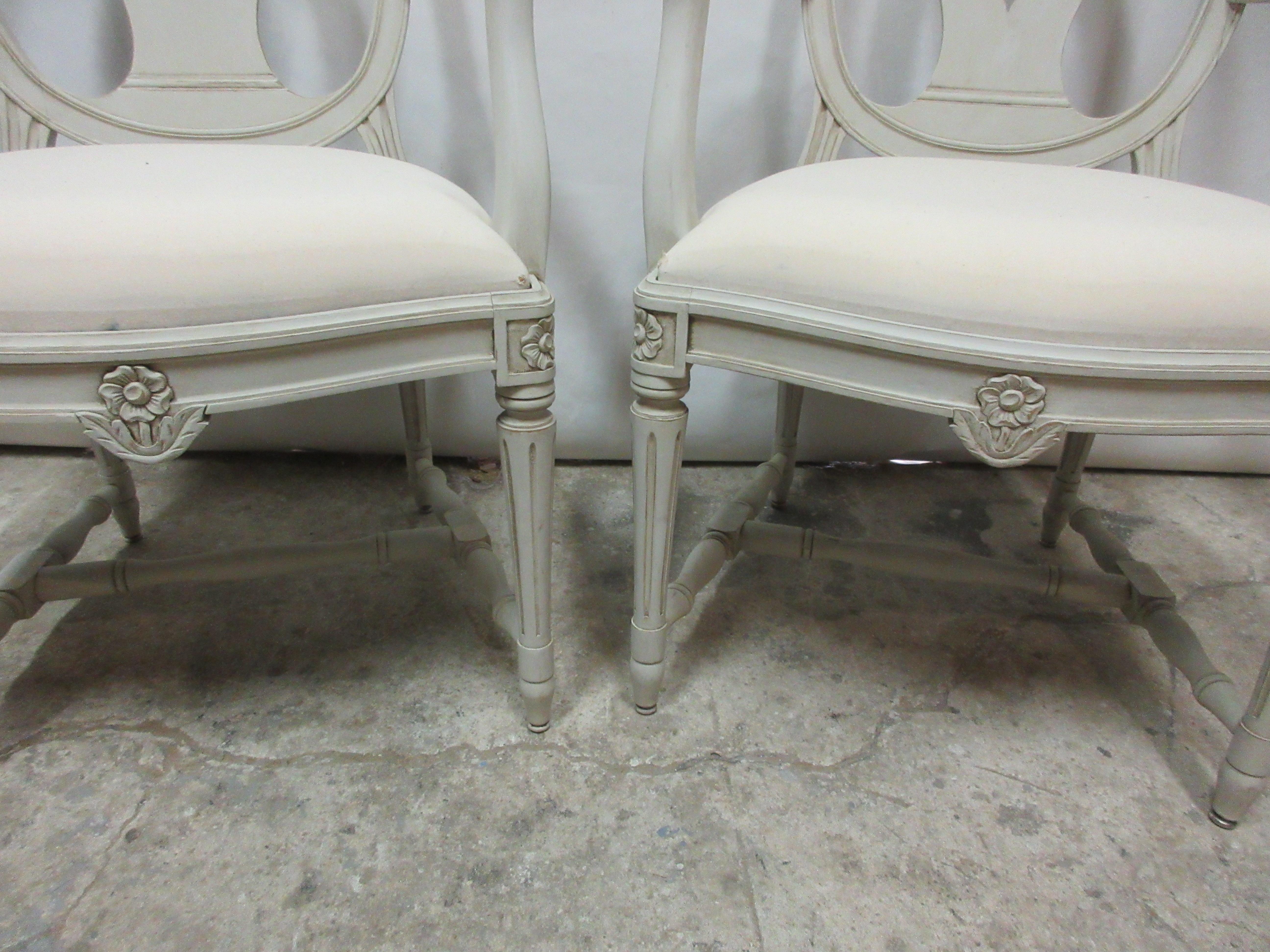Satz von 4 schwedischen Gustavianischen Sesseln im Zustand „Starke Gebrauchsspuren“ im Angebot in Hollywood, FL