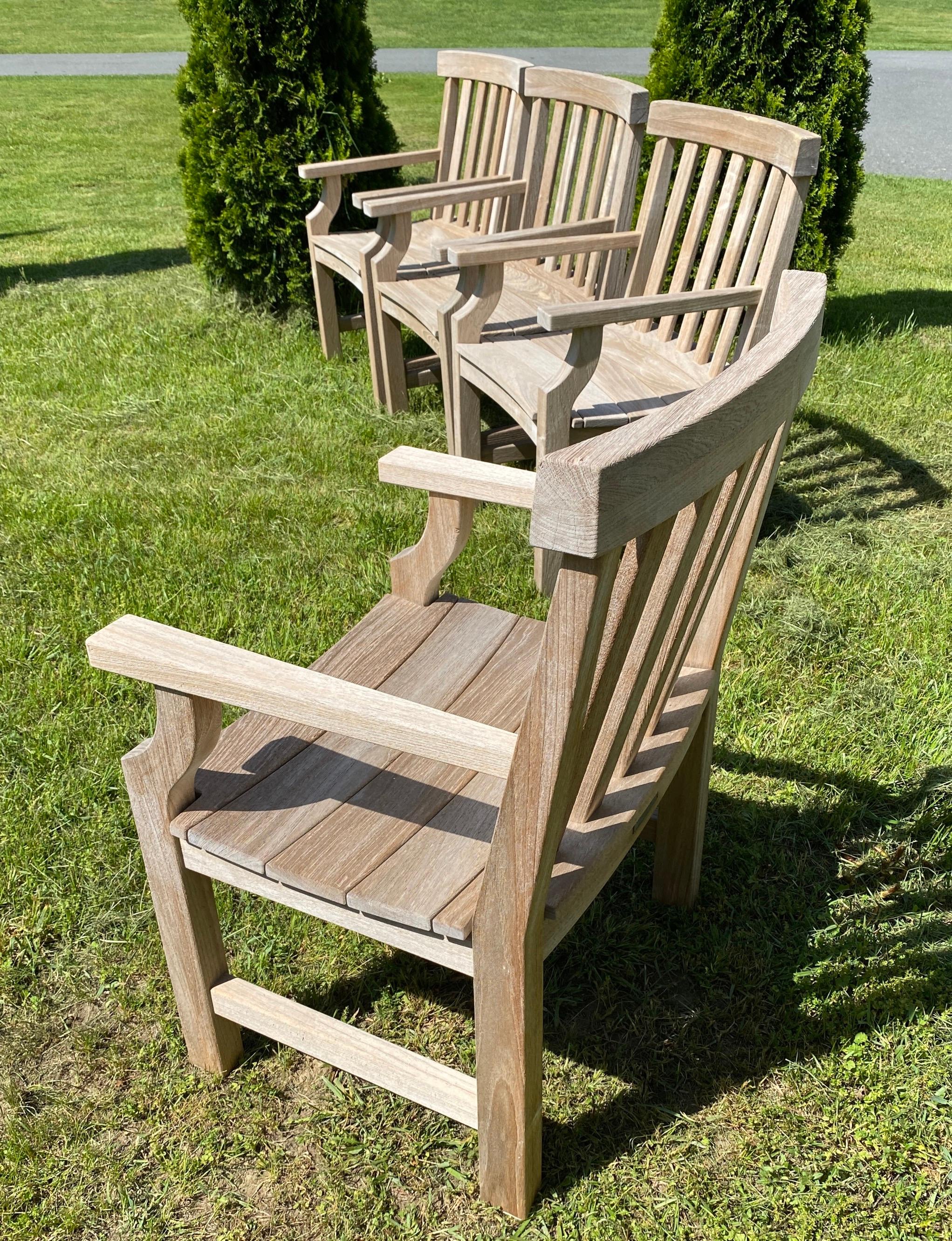 4 Esszimmerstühle aus Teakholz für den Außenbereich (Handgefertigt) im Angebot