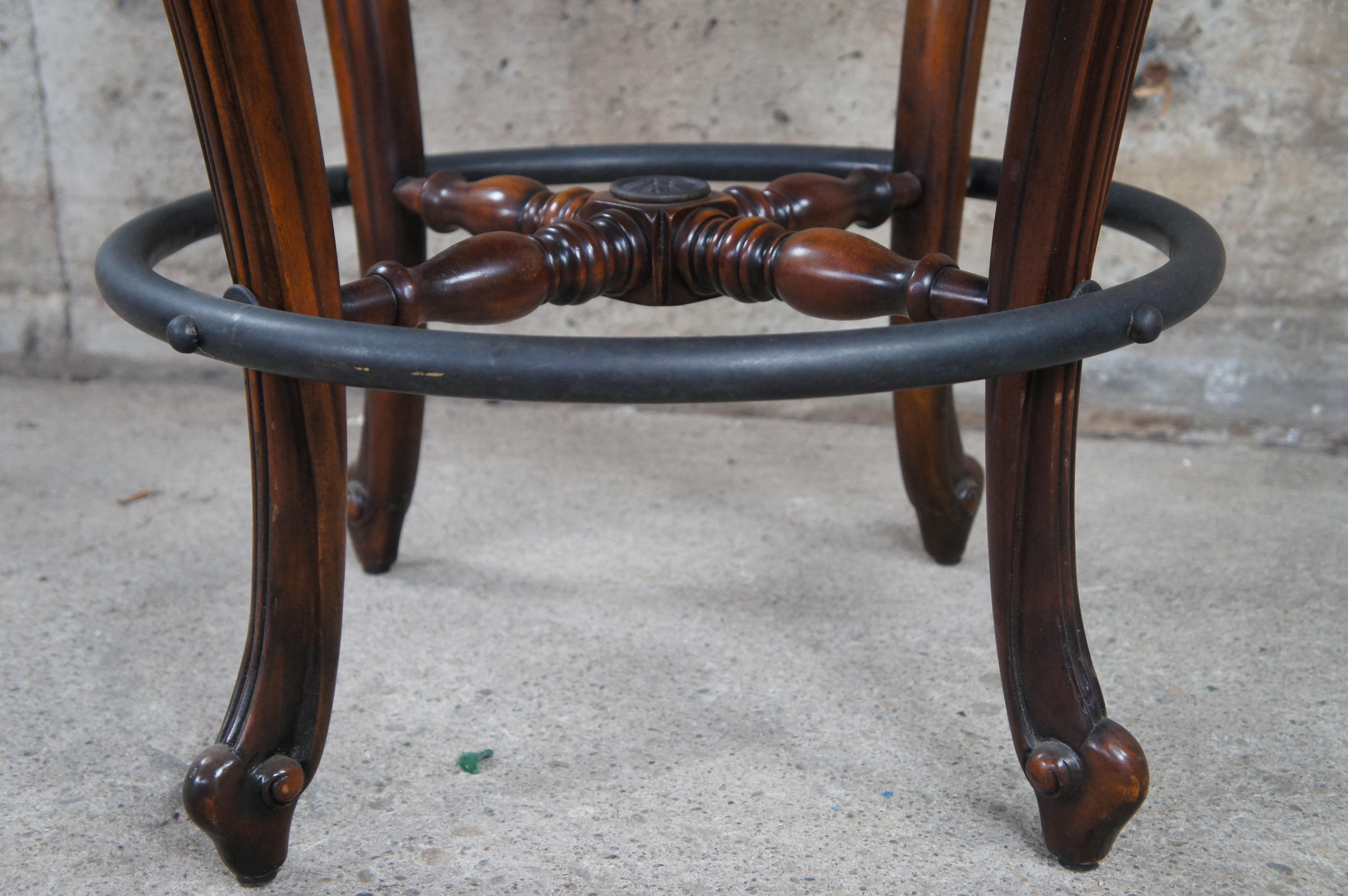 4 Theodore Alexander Tabouret de bar Napoleon III en acajou à dossier arrondi en cuir Brown en vente 1