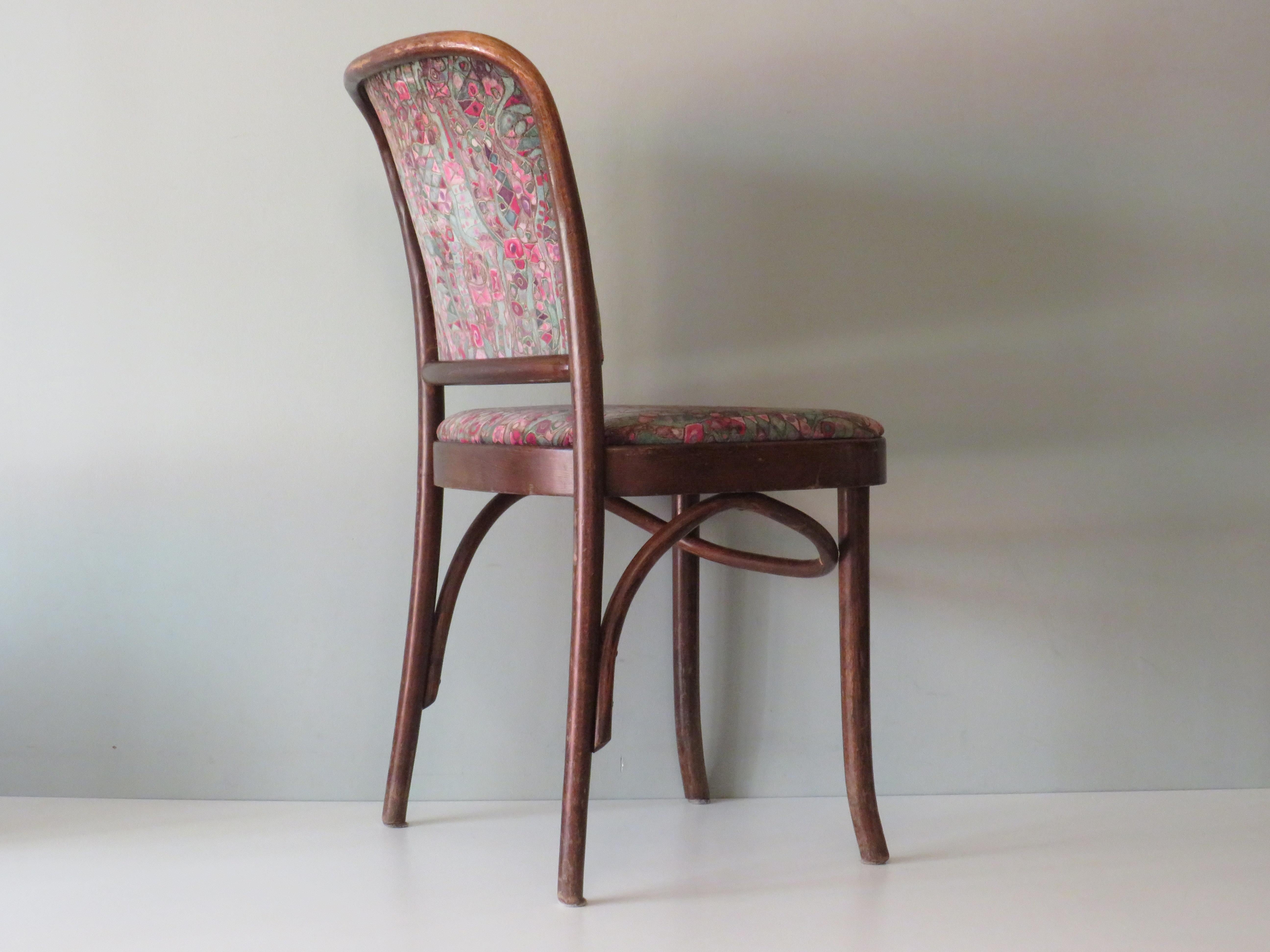 4 Thonet Chairs, Model Prague No. 811, First Half of the 20th Century For Sale 5