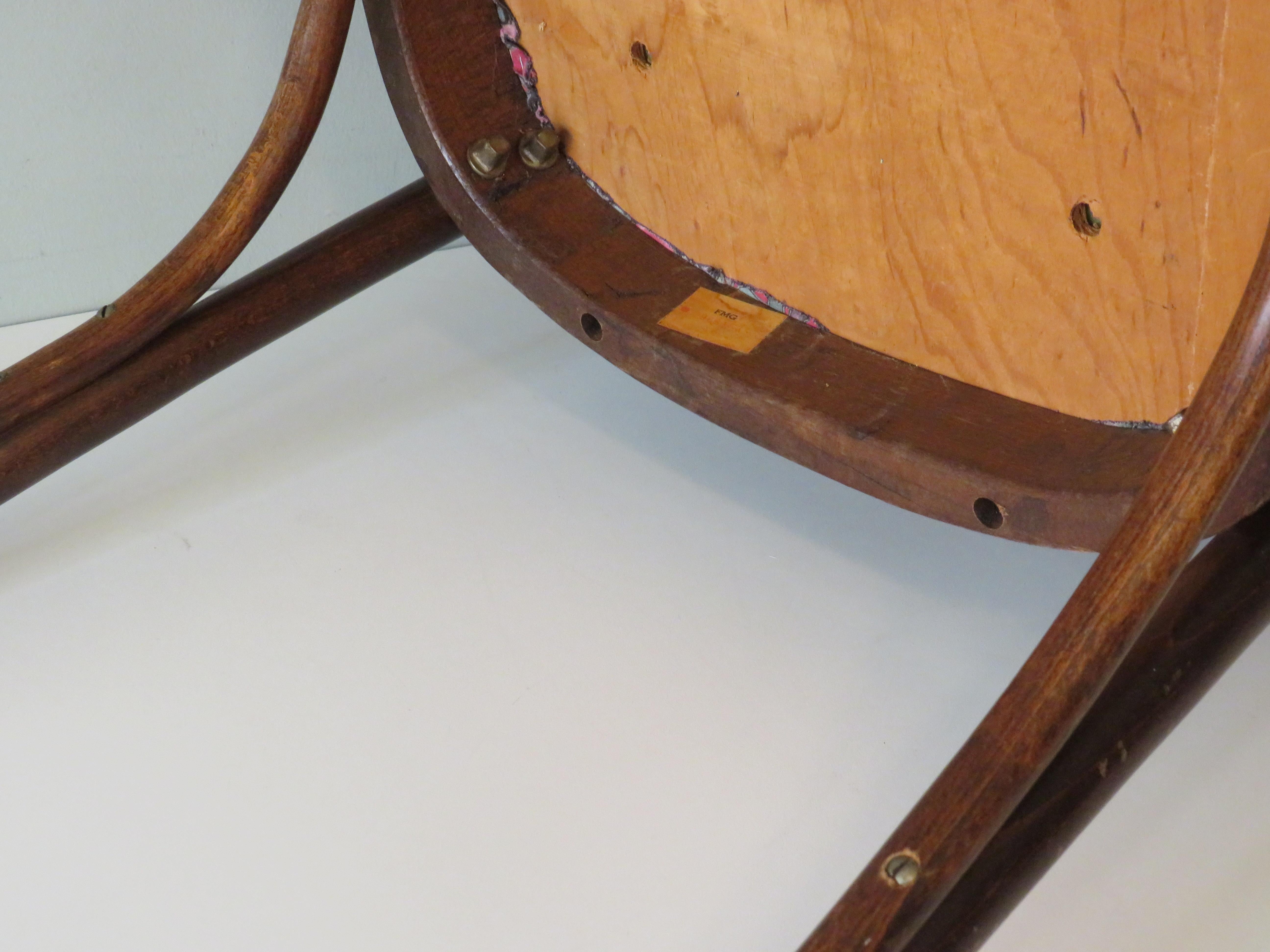 4 Thonet Chairs, Model Prague No. 811, First Half of the 20th Century For Sale 12