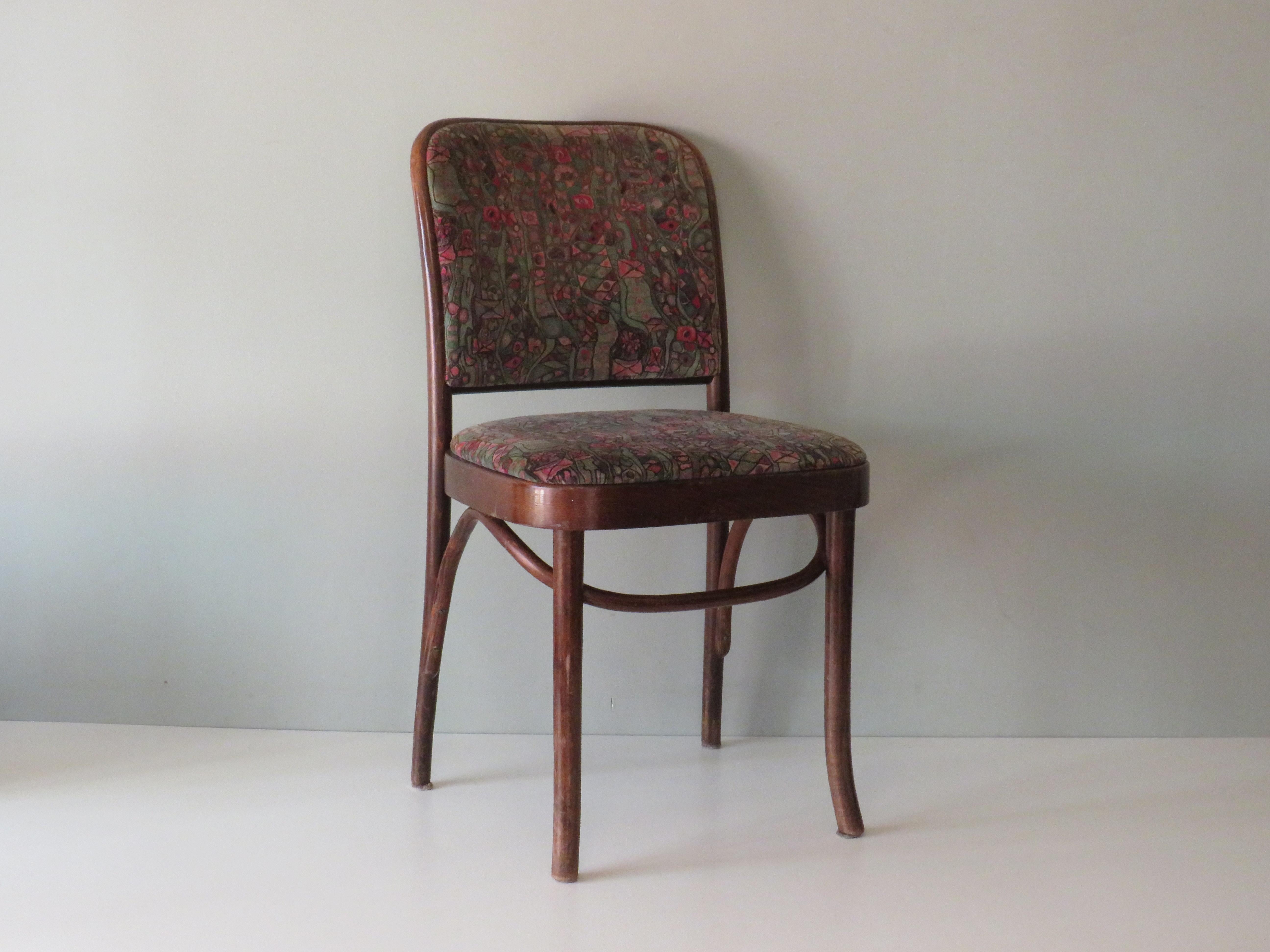 4 Thonet Chairs, Model Prague No. 811, First Half of the 20th Century For Sale 2