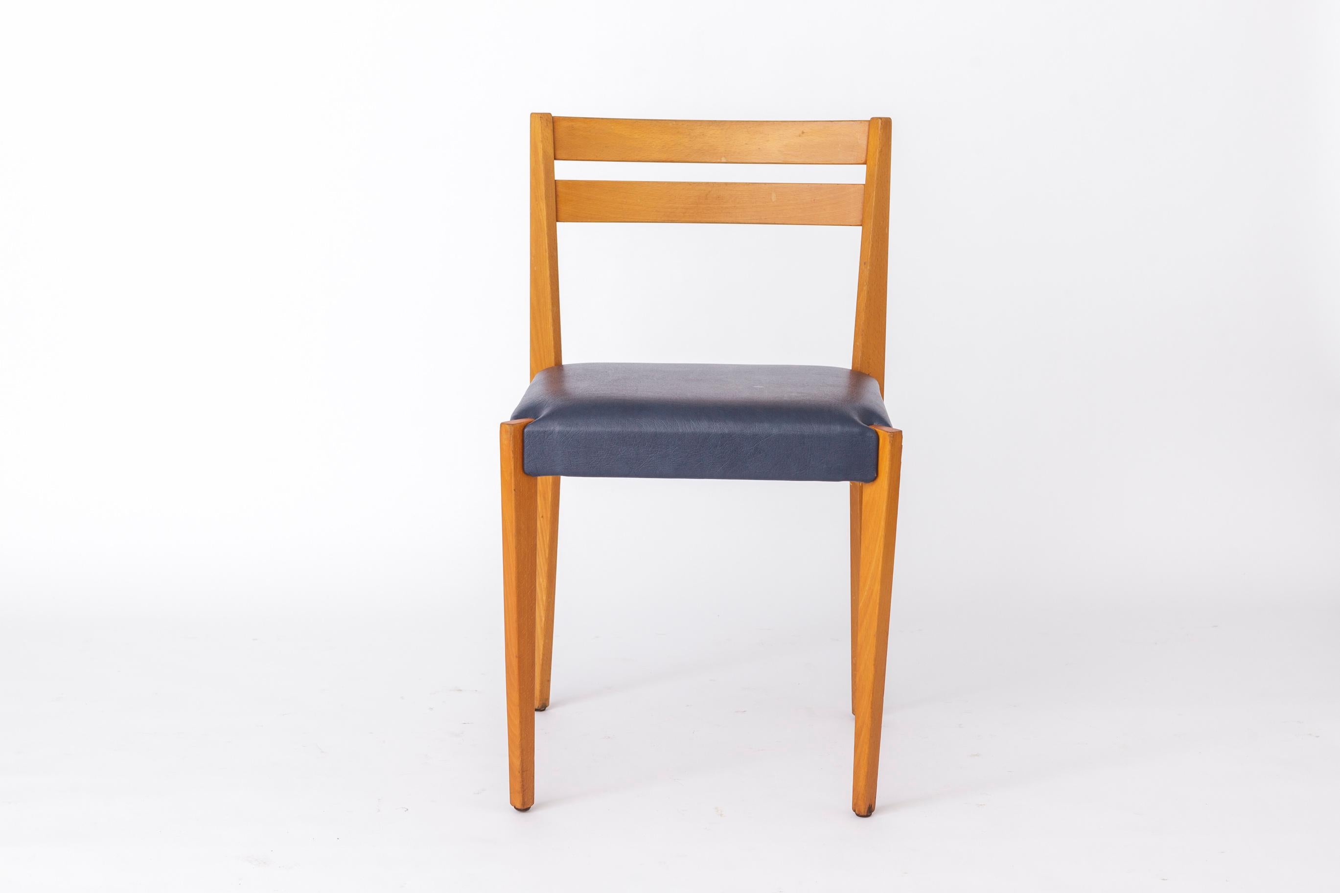 Unique Set of 4 Thonet Chairs from the 1960s

Enhance your living space with this unique set of four Thonet chairs, crafted with timeless elegance from the 1970s-1980s.

One chair is ready, and the remaining three are currently undergoing