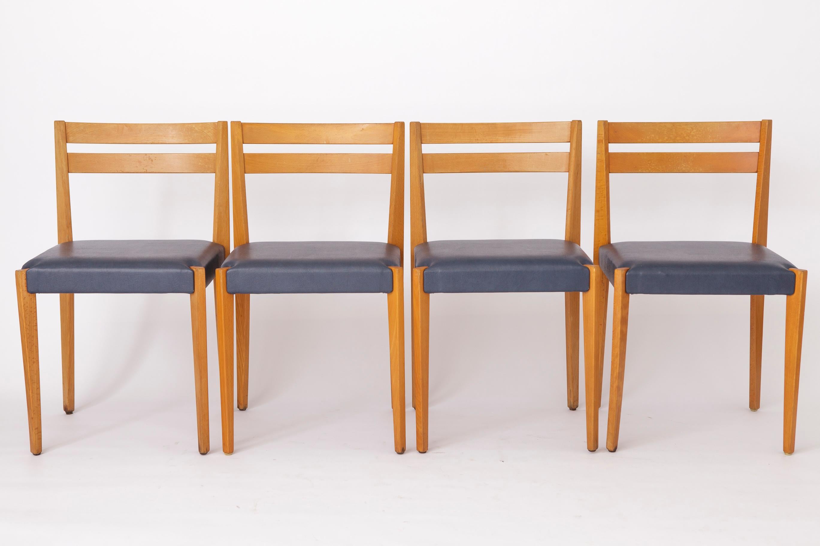 Unique Set of 4 Thonet Chairs from the 1960s

Enhance your living space with this unique set of four Thonet chairs, crafted with timeless elegance from the 1970s-1980s.

One chair is ready, and the remaining three are currently undergoing