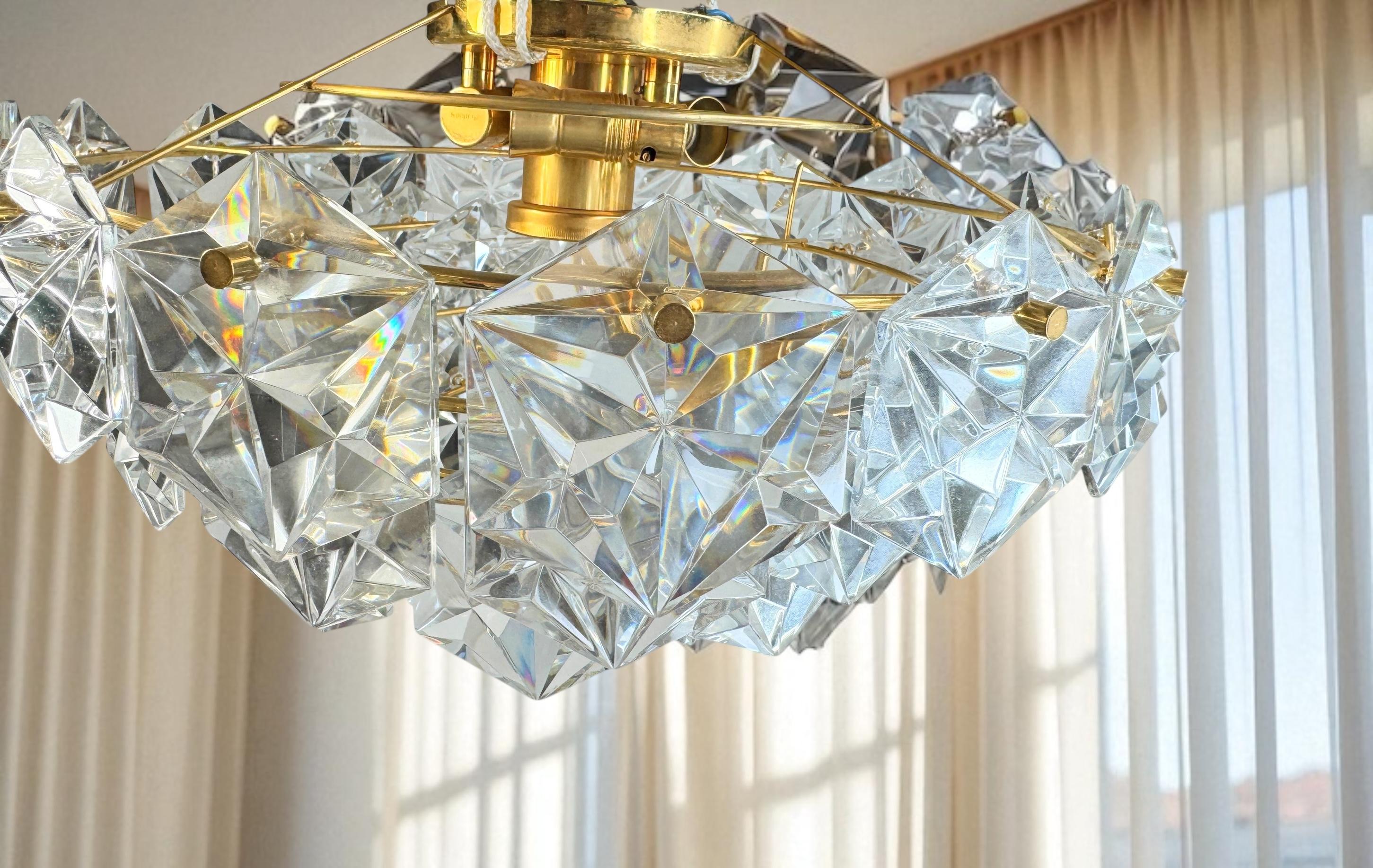 Lámpara empotrada de cristal de latón dorado de 4 niveles by Kinkeldey Años 70 en venta 5