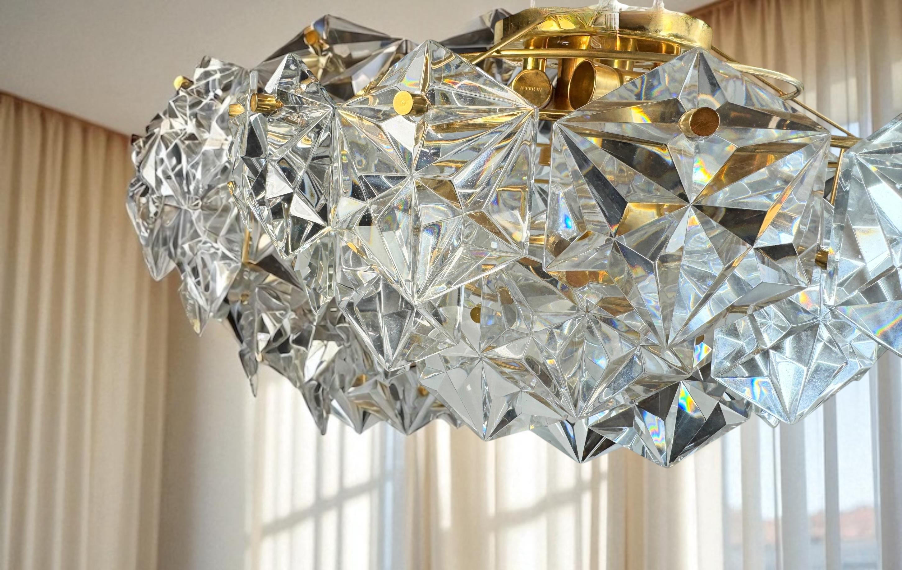 Lámpara empotrada de cristal de latón dorado de 4 niveles by Kinkeldey Años 70 en venta 6