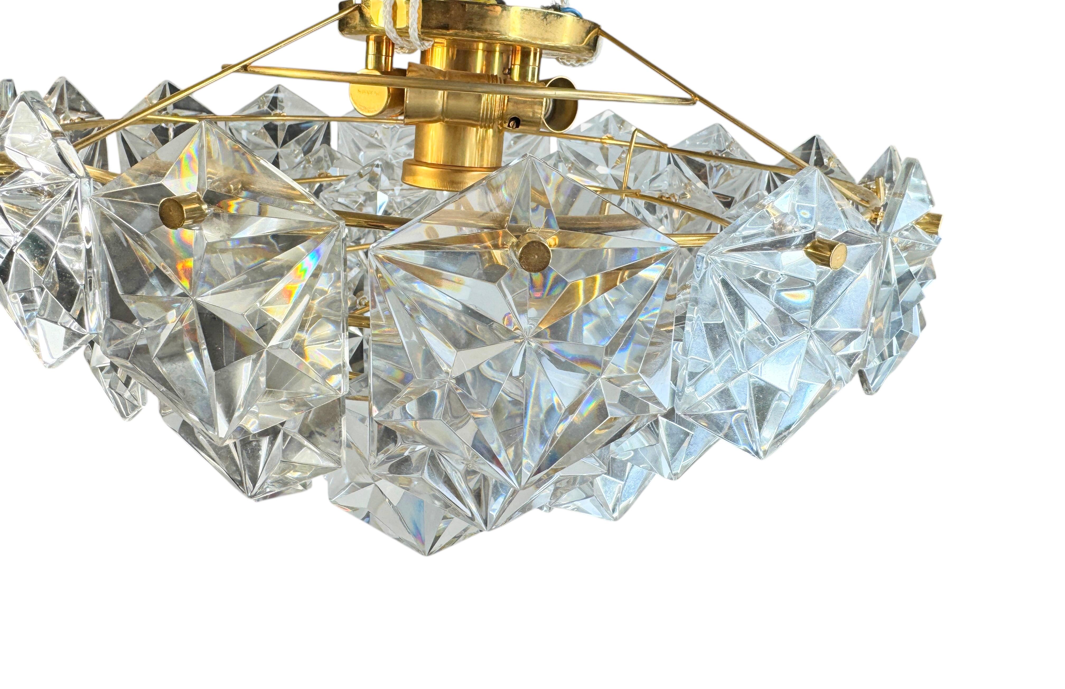 Lámpara empotrada de cristal de latón dorado de 4 niveles by Kinkeldey Años 70 en Bueno estado para la venta en Nuernberg, DE