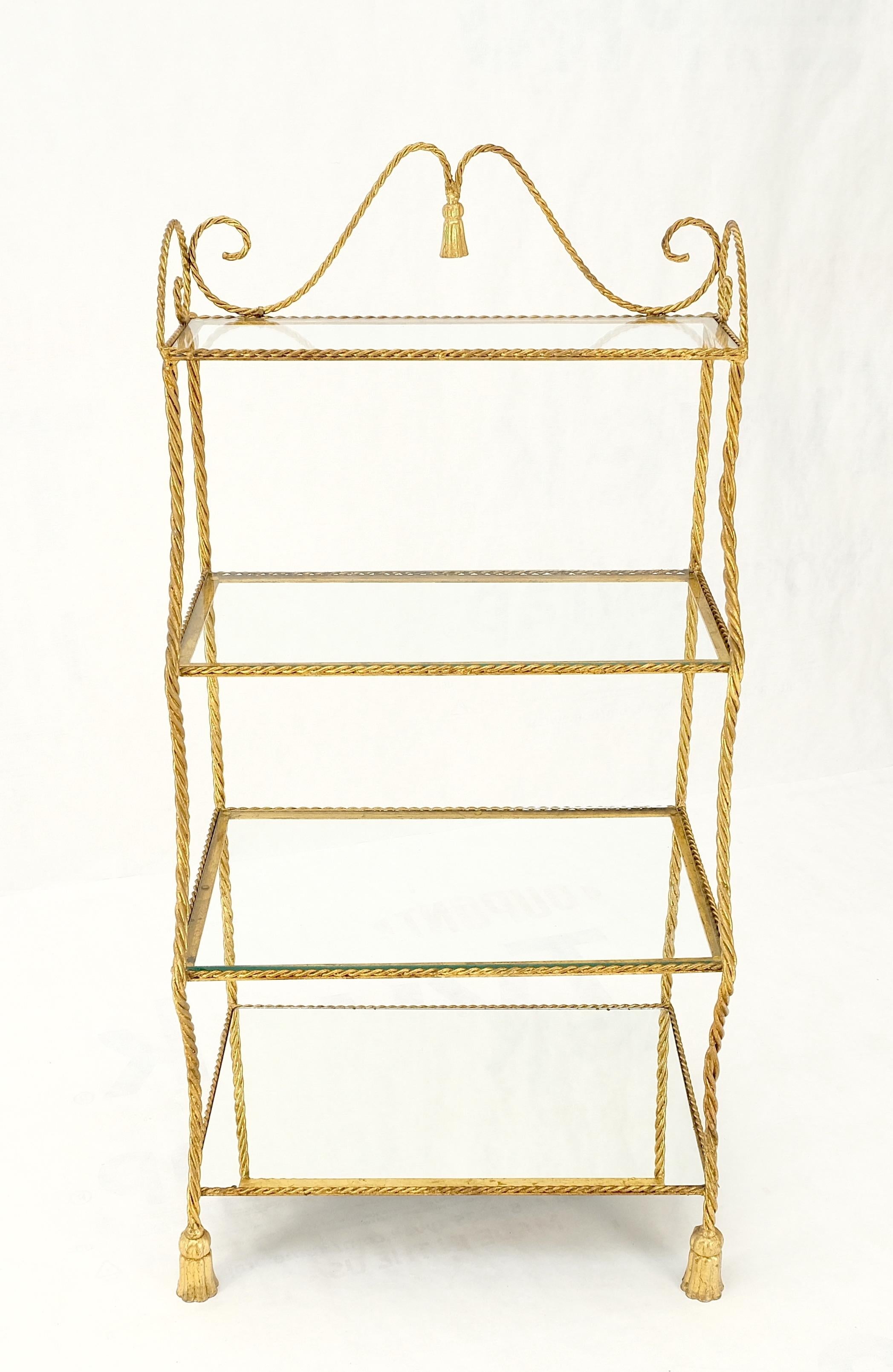 Estantería decorativa escalonada de metal dorado 
