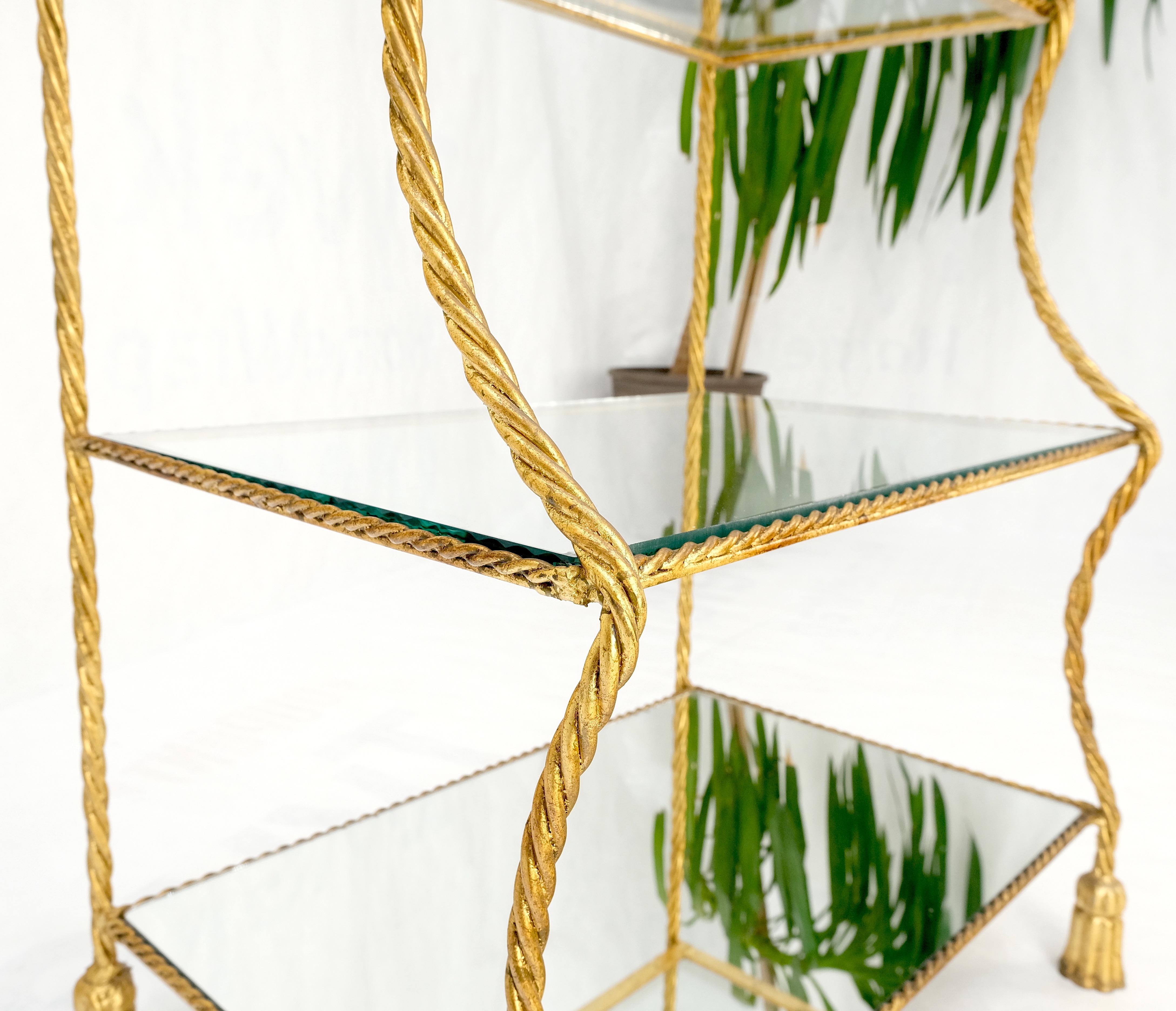 4stufiges italienisches „Twisted Rope“-Etagere-Dekoregal aus vergoldetem Metall in Mint! (Italienisch) im Angebot
