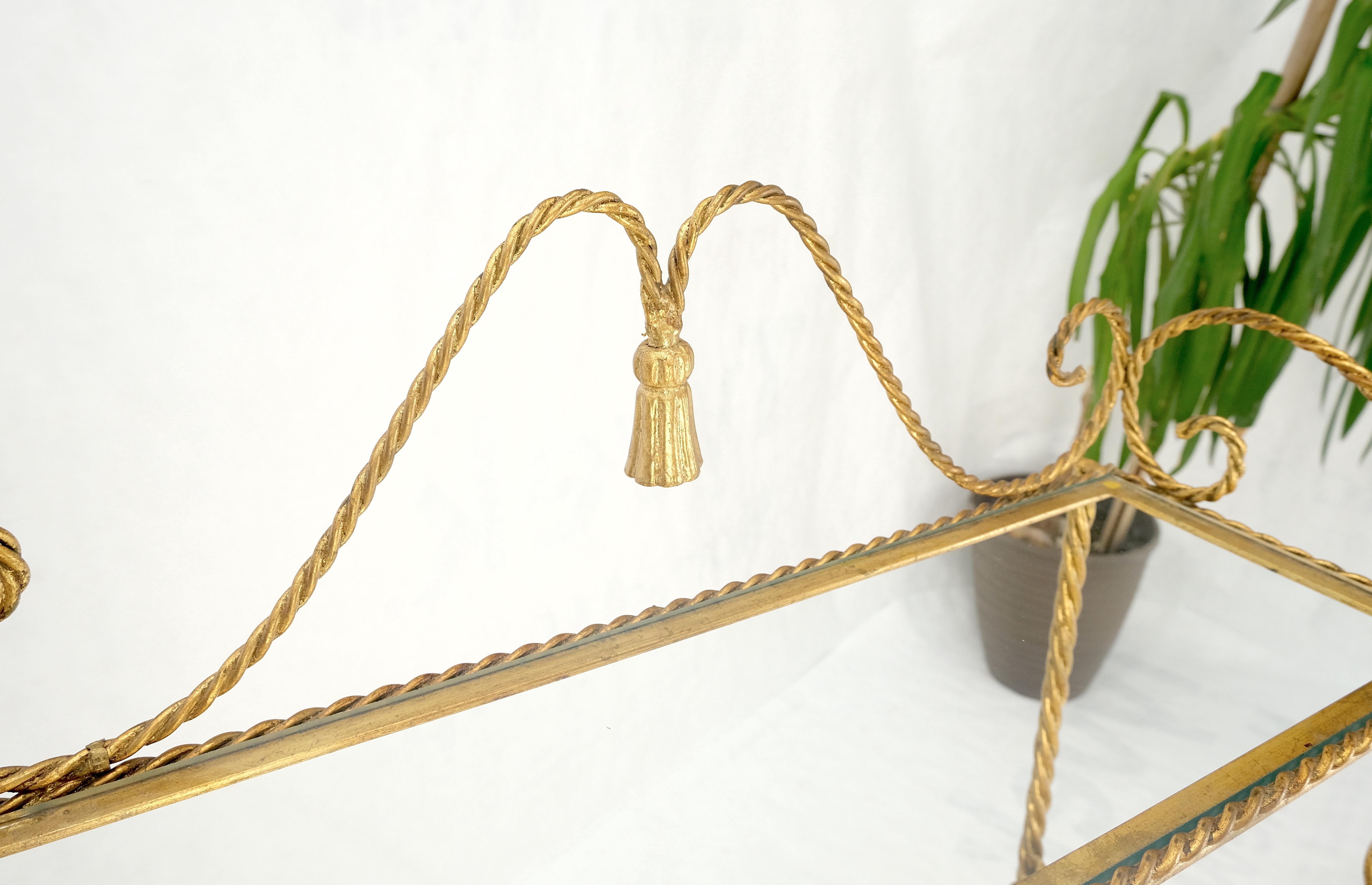 4stufiges italienisches „Twisted Rope“-Etagere-Dekoregal aus vergoldetem Metall in Mint! (Vergoldet) im Angebot