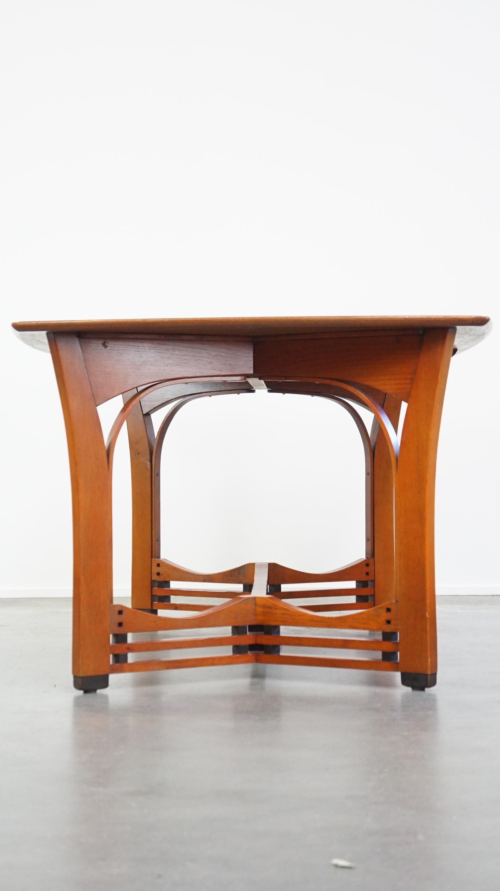 Table de salle à manger Art Nouveau de 4 à 6 personnes par Schuitema avec des détails étonnants Bon état - En vente à Harderwijk, NL