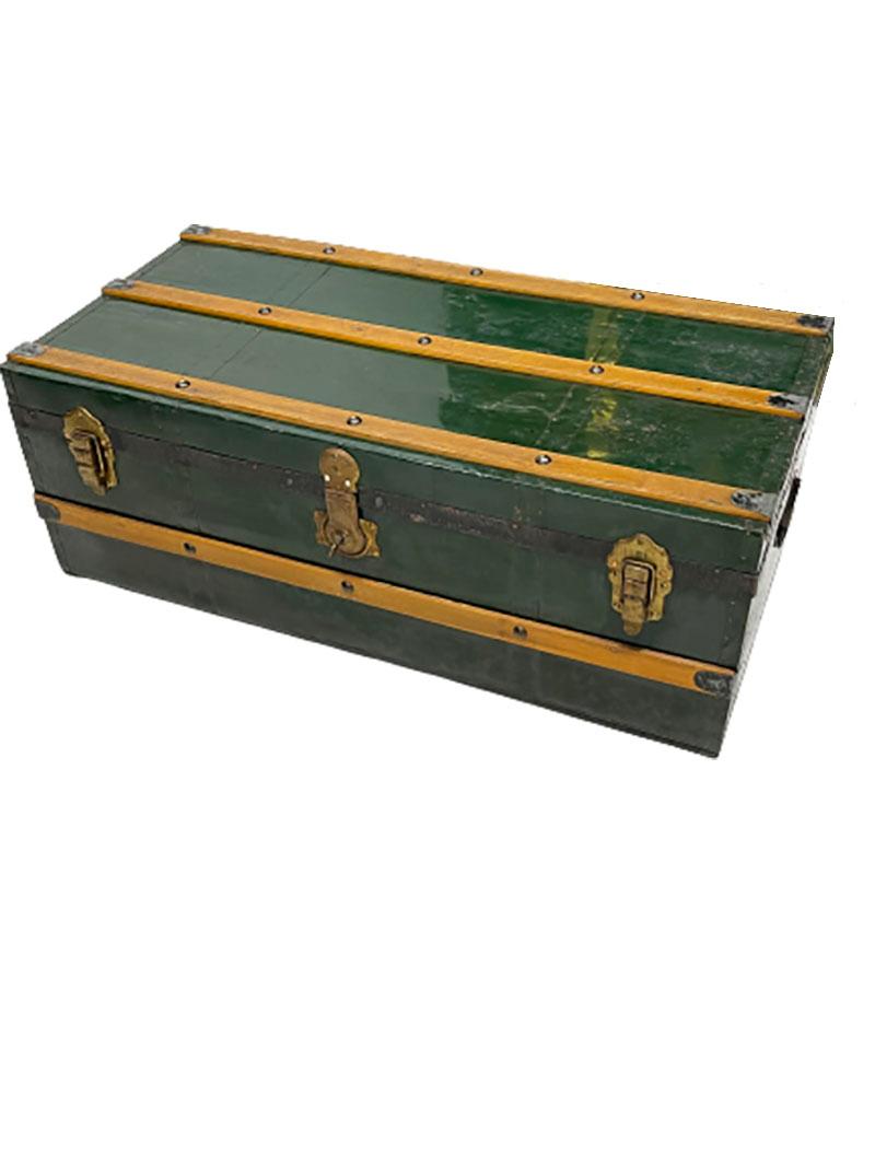 4 green Trunks, ca 1915 In Good Condition For Sale In Delft, NL