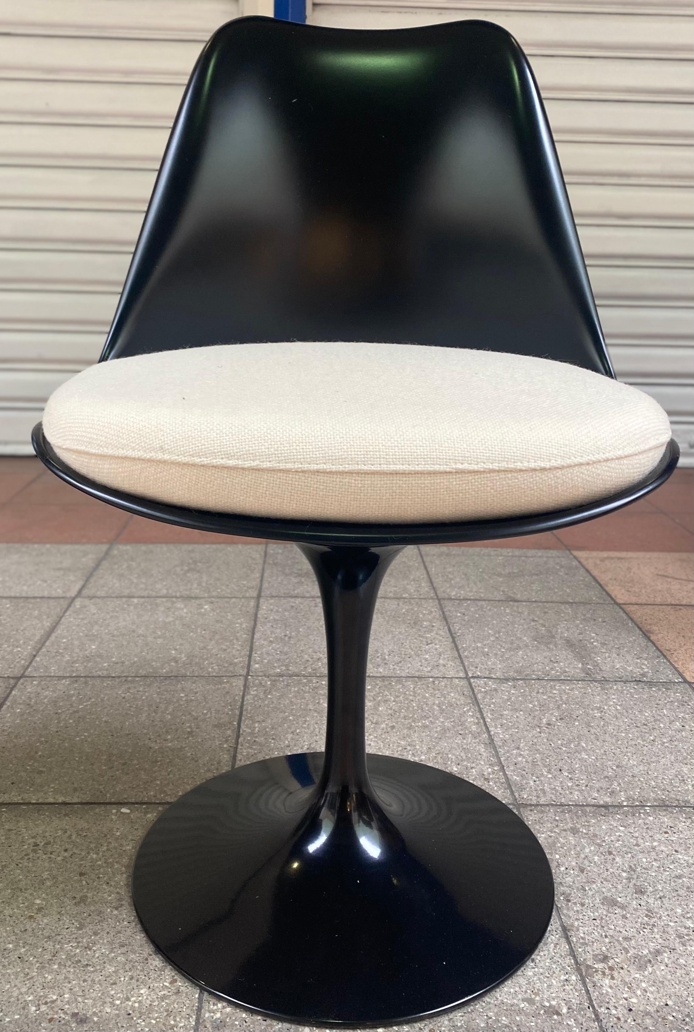 4 Tulip Chairs, Eero Saarinen Knoll International For Sale at 1stDibs