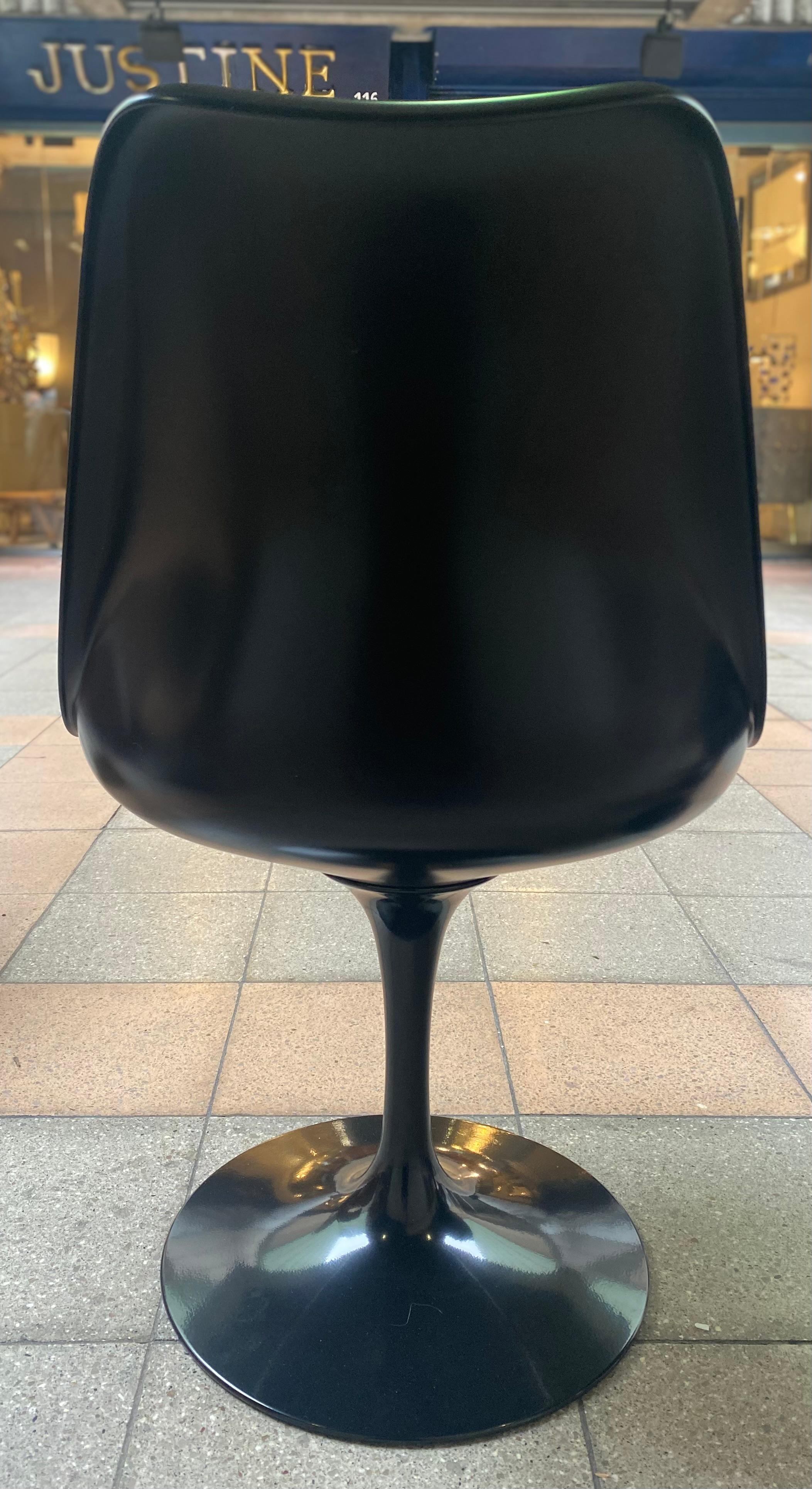 4 Tulip Chairs, Eero Saarinen Knoll International 4