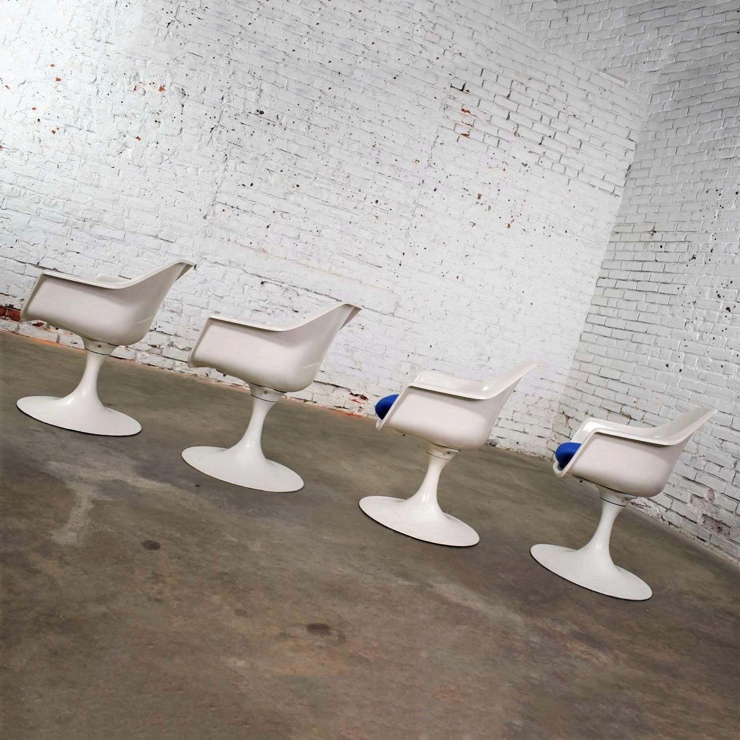 4 Tulip Style White Fiberglass Swivel Armchairs, Arthur Umanoff for Contemporary 1