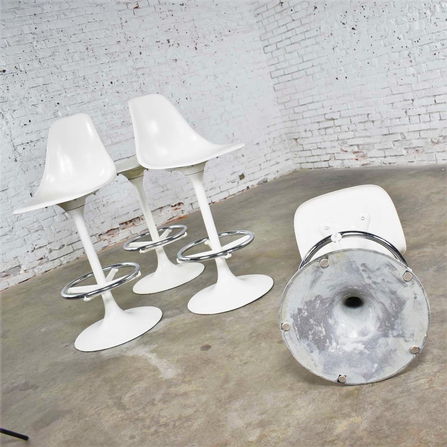 Chrome 4 Tulip Style White Swivel Barstools by Arthur Umanoff for Contemporary Shells