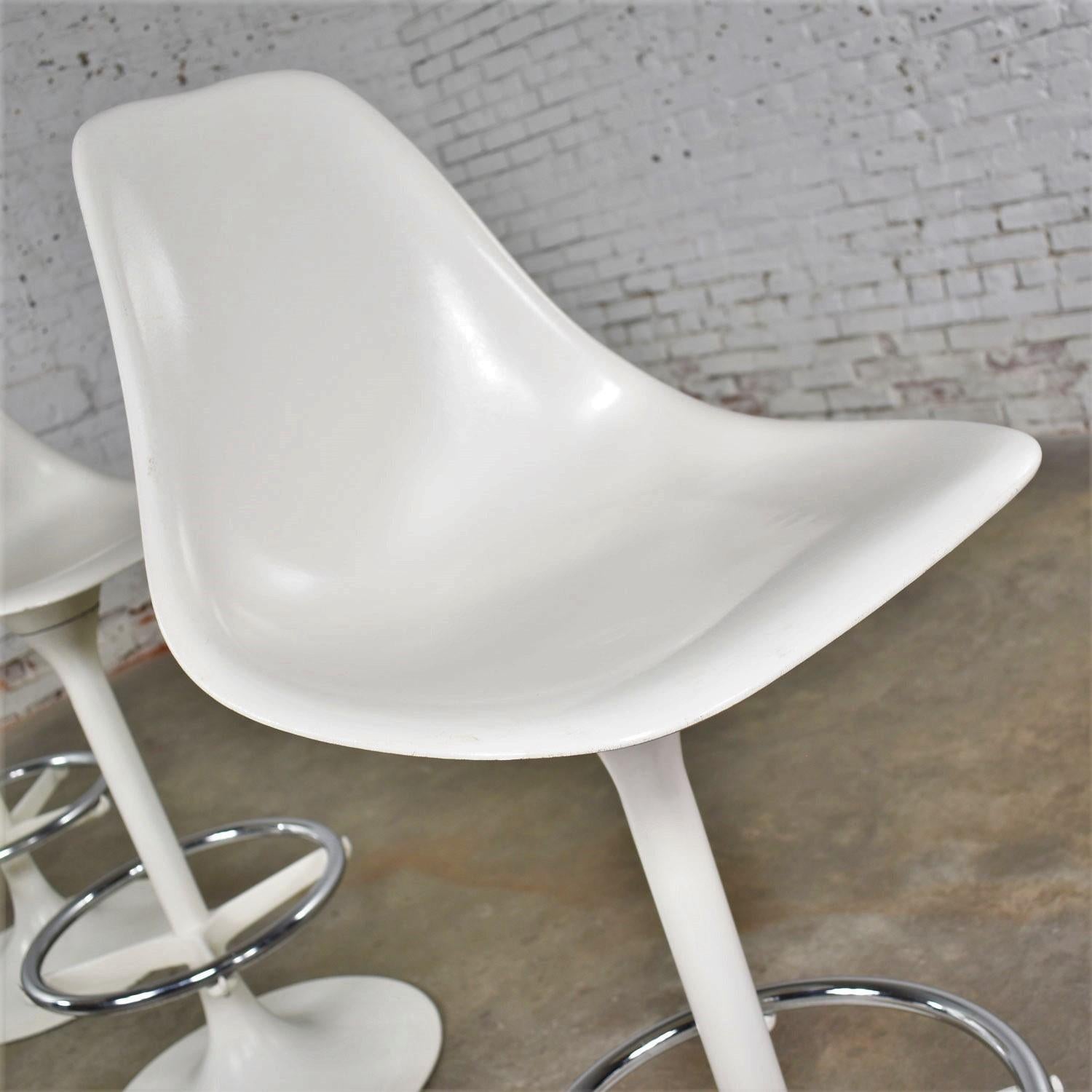 4 Tulip Style White Swivel Barstools by Arthur Umanoff for Contemporary Shells 1