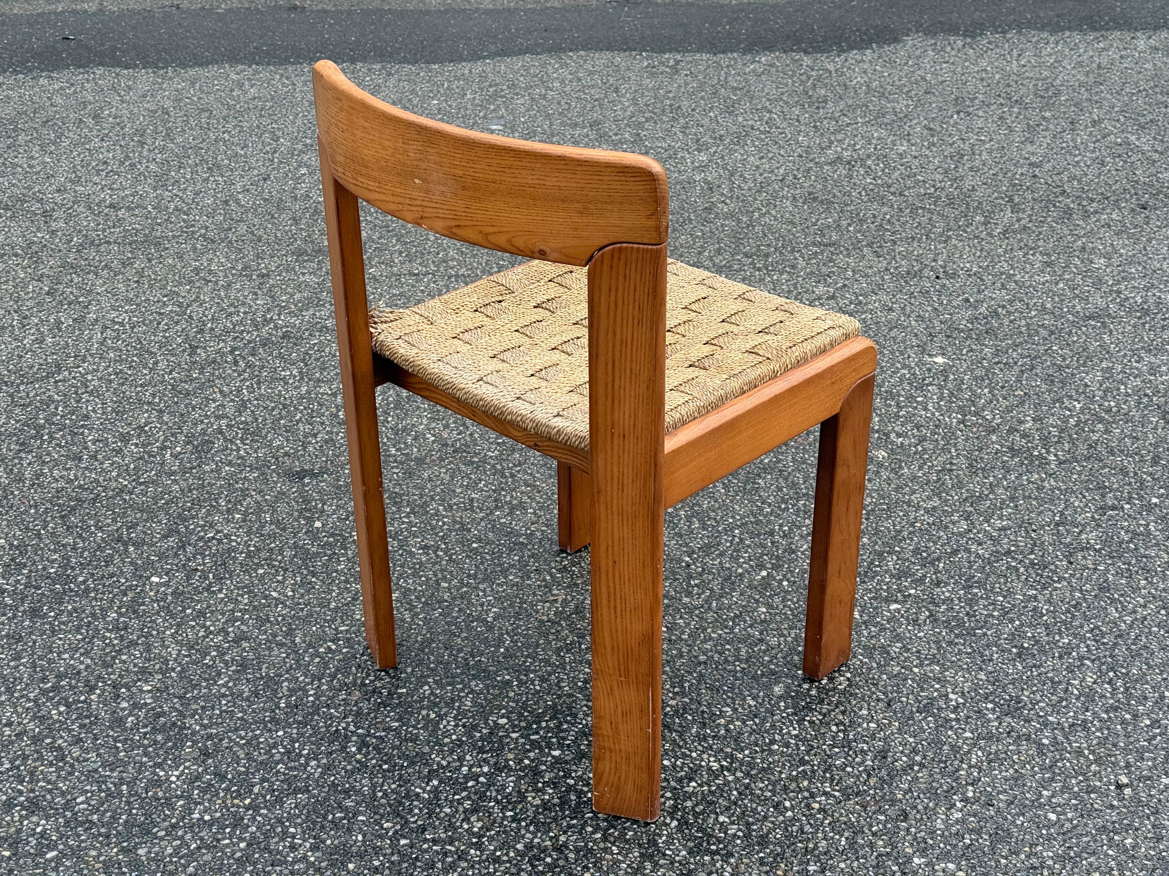 Metà XX secolo 4 sedie da pranzo italiane uniche del Mid century modern degli anni '60 in vendita