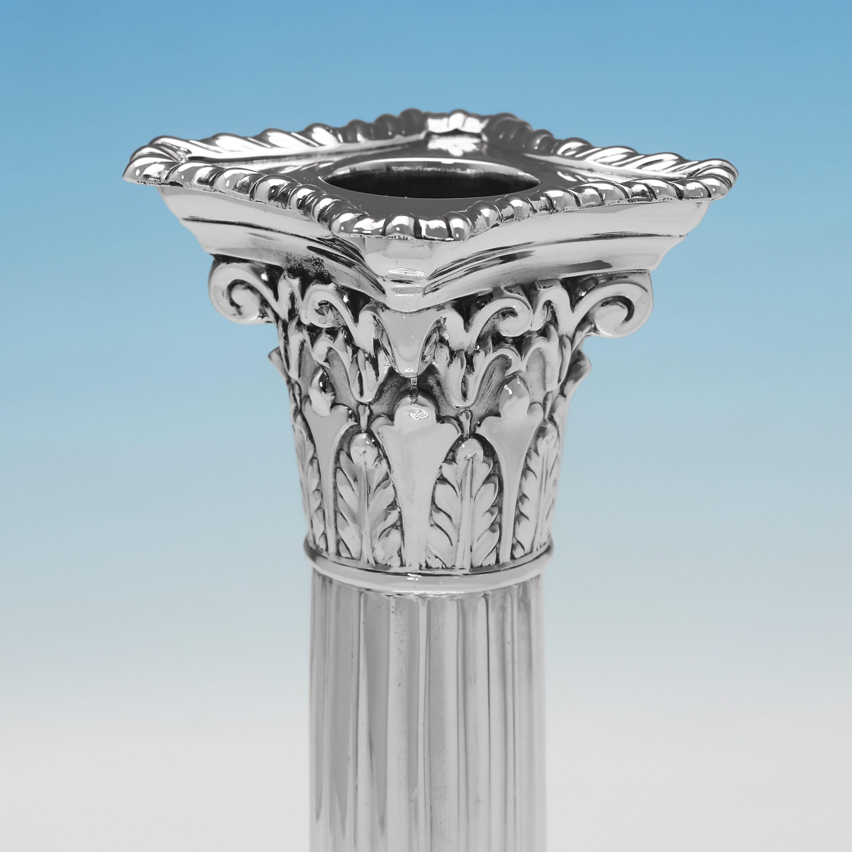 Inglese 4 candelieri vittoriani a colonna corinzia in argento sterling di Mappin & Webb 1894 in vendita