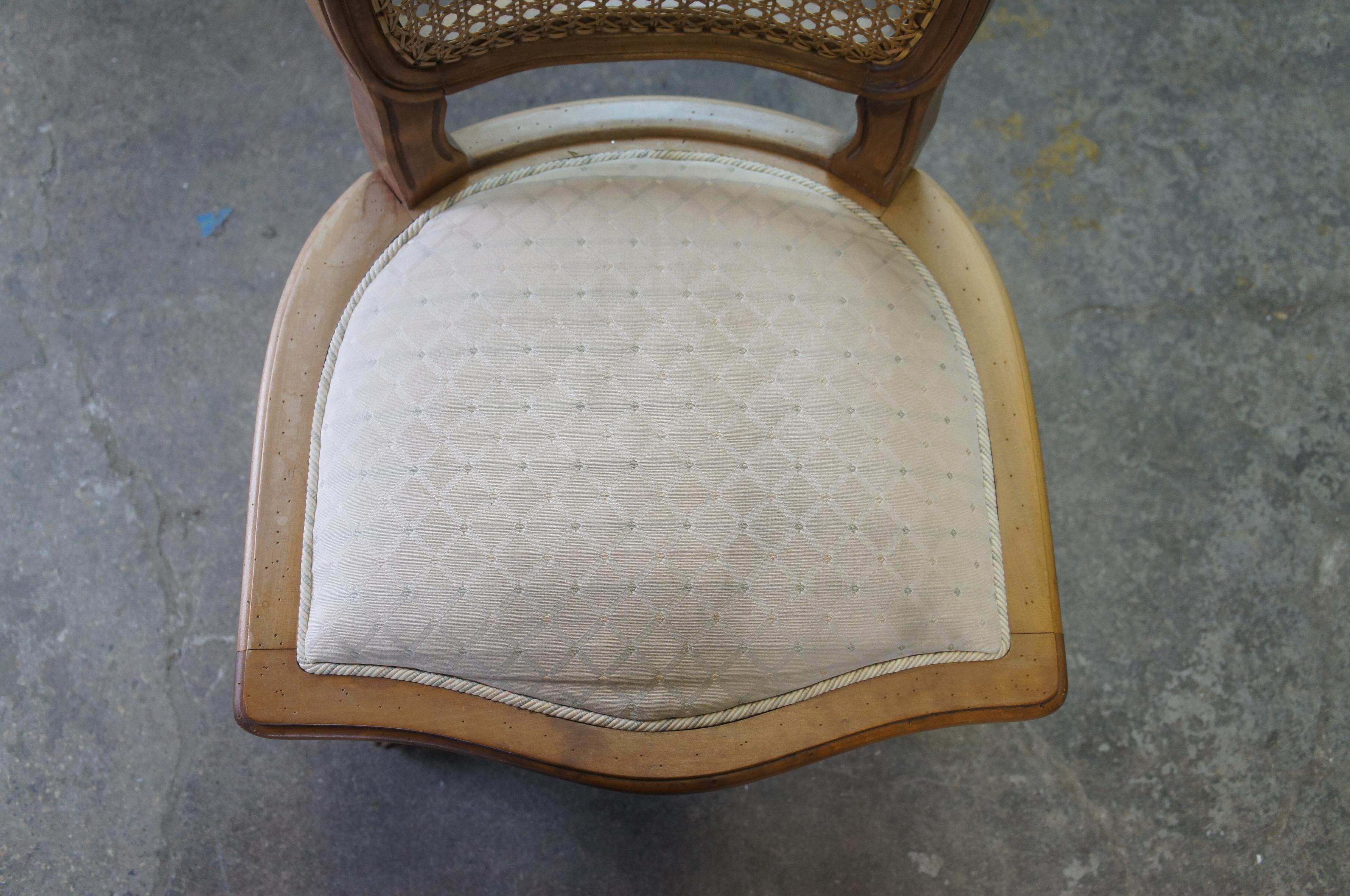 Tricoire Louis XV.-Esszimmerstühle aus französischem Nussbaumholz, Vintage, 1980er Jahre (Gehstock) im Angebot