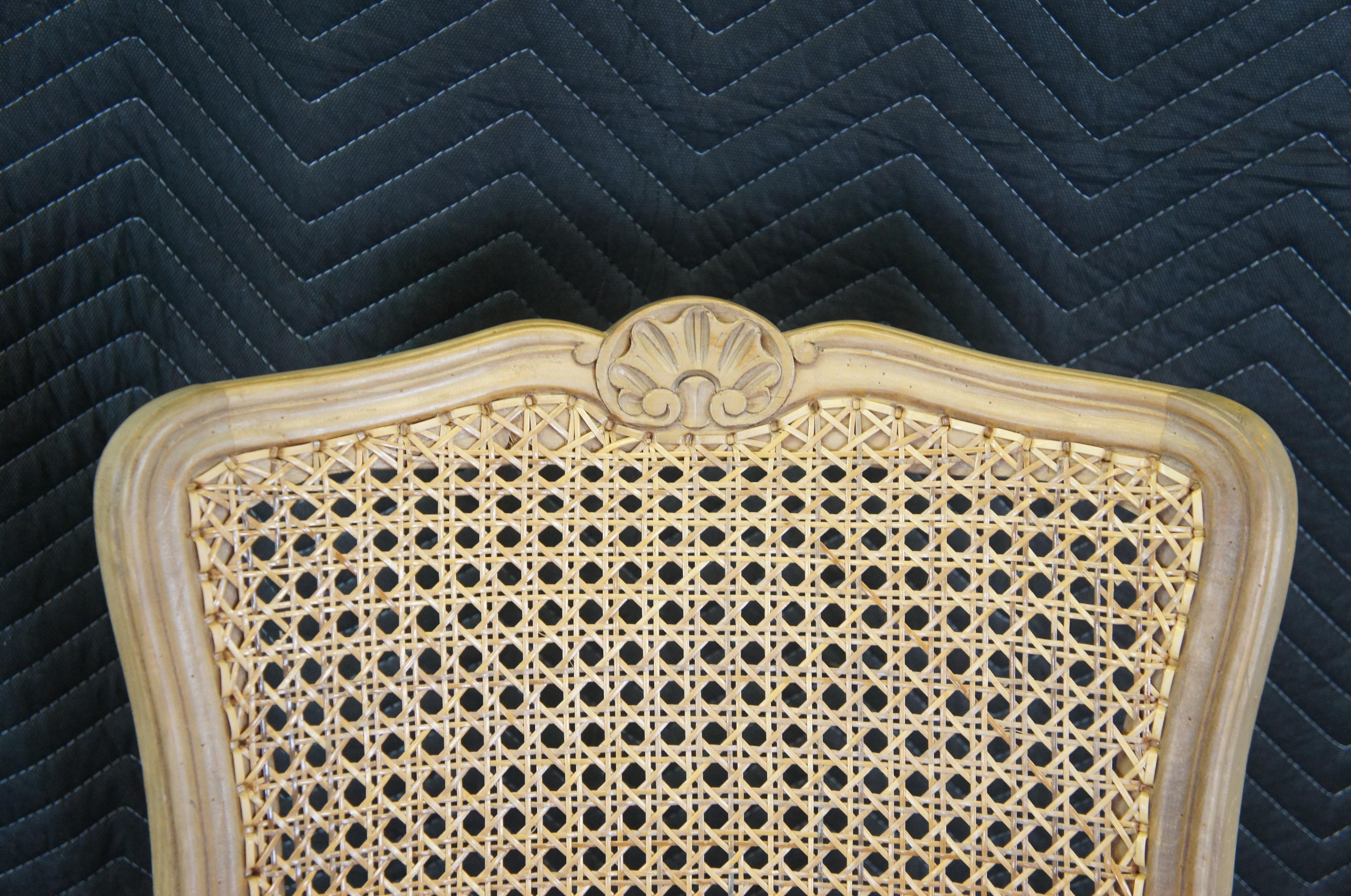 Tricoire Louis XV.-Esszimmerstühle aus französischem Nussbaumholz, Vintage, 1980er Jahre im Angebot 1