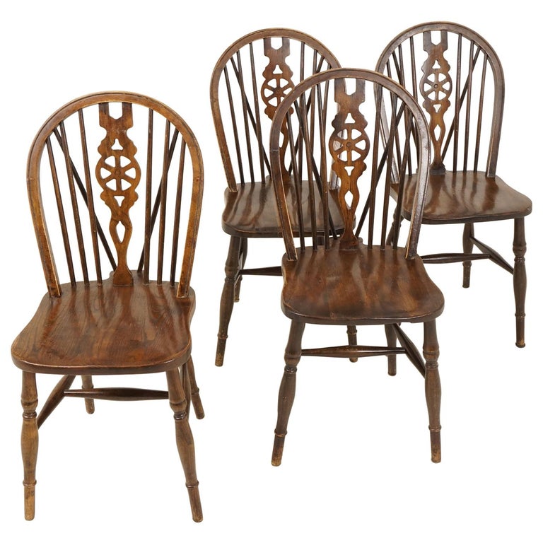 4 Vintage Beechwood Chairs, Wheelback Windsor Chairs, Canada 1940