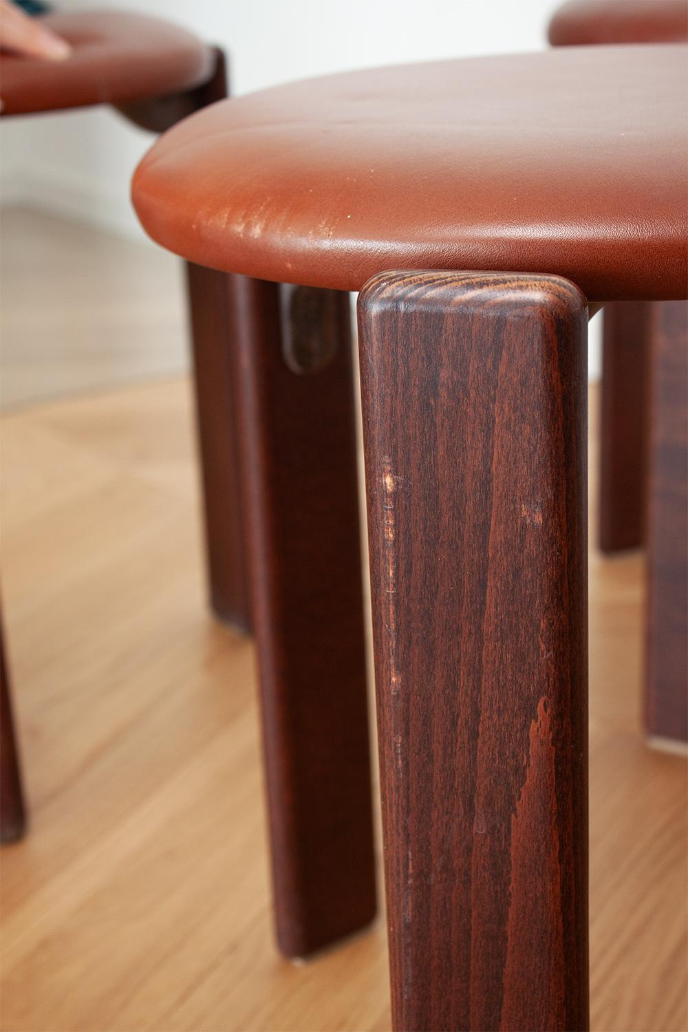 4 tabourets vintage à 3 pieds Bruno Rey en bois foncé et cuir par Dietiker en vente 1