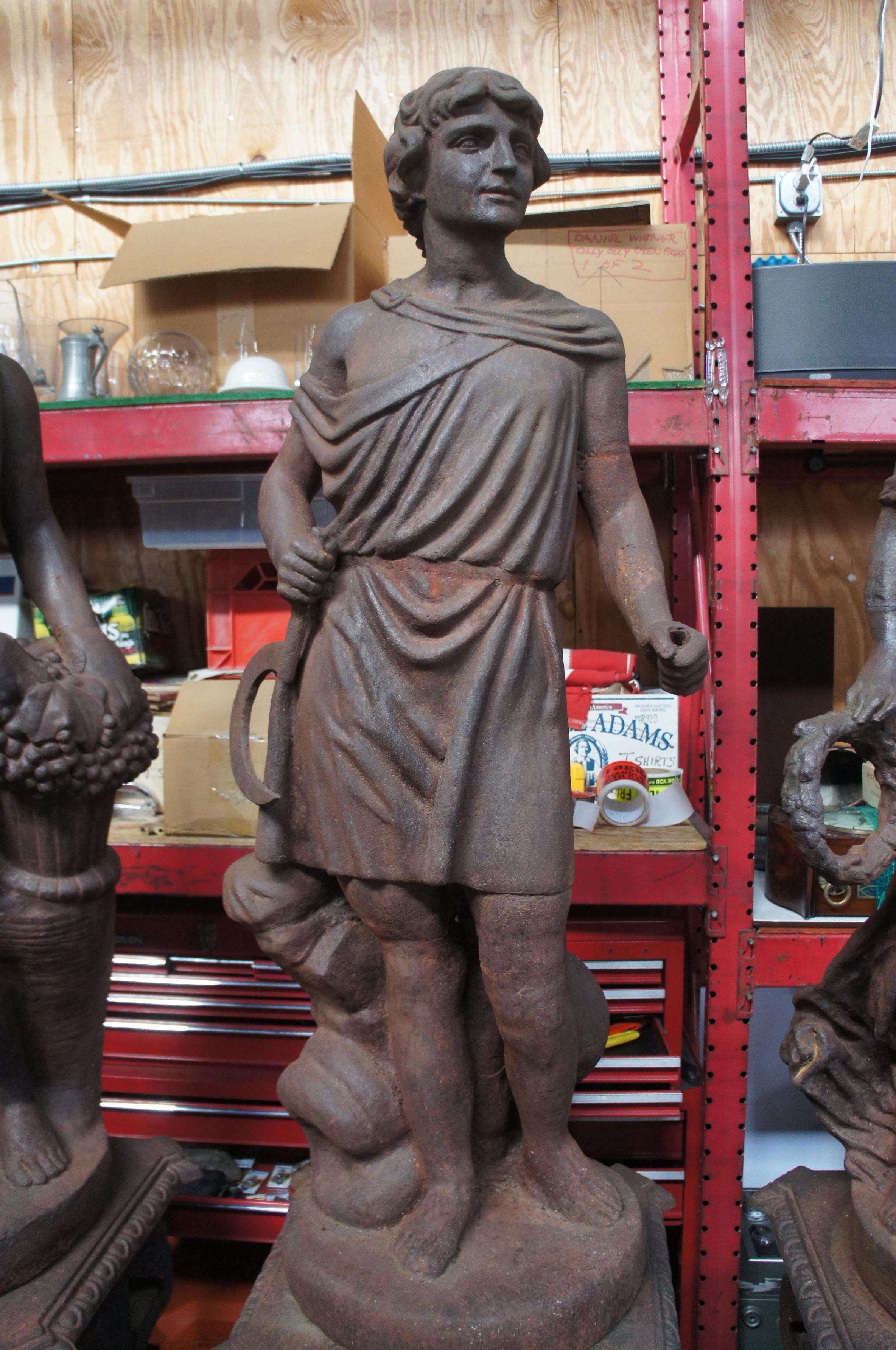 4 Statues de jardin Four Seasons en fonte vintage Figures Sculptures Pedestals 90