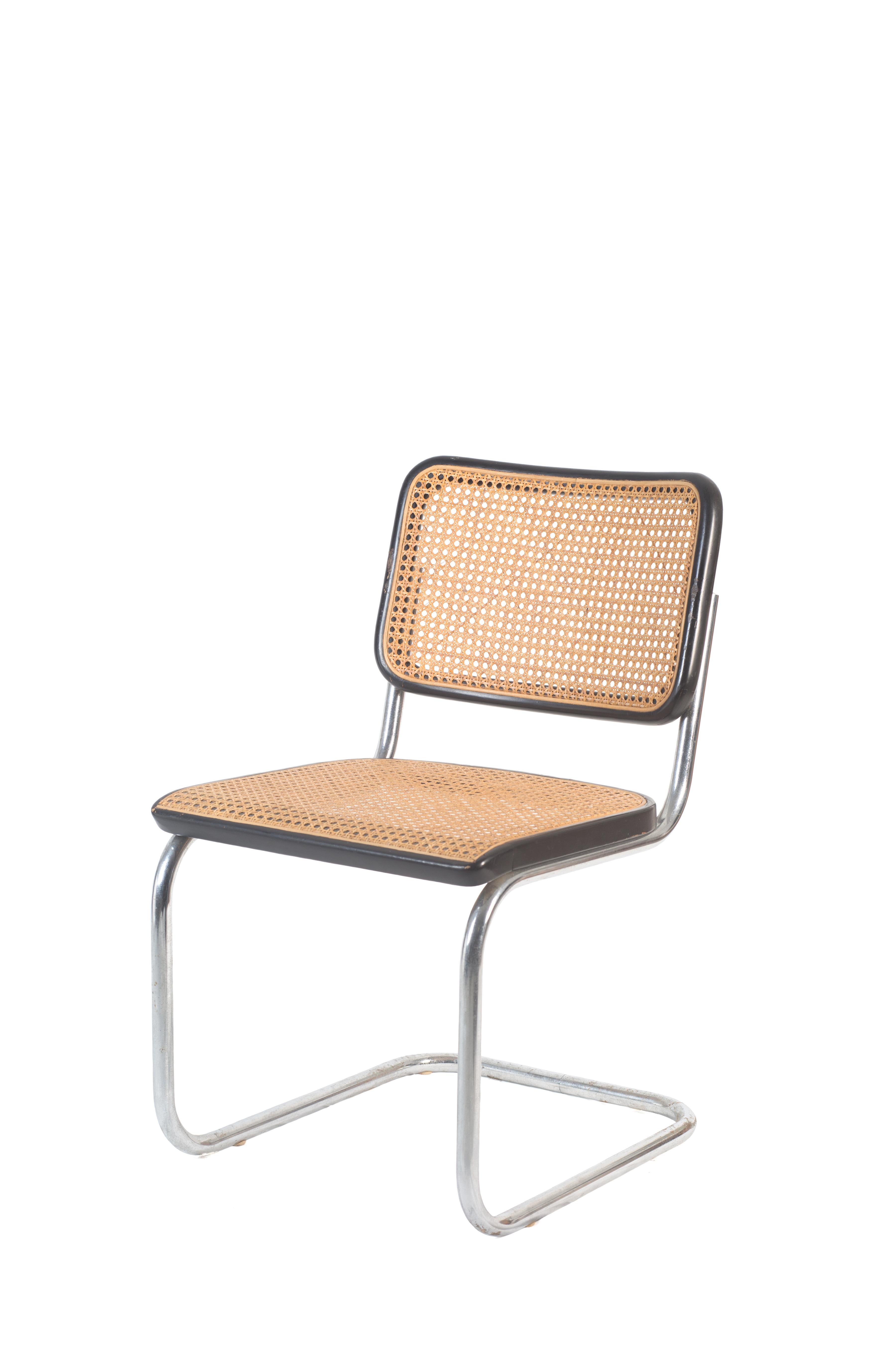 These Cesca Thonet dining chairs 'B64' is a midcentury design furniture manufactured in the 1950s-1960s designed by Marcel Breuer for Thonet

Beautiful vintage set realized with steel, straw, wood. Original woven straw, black wooden structure and
