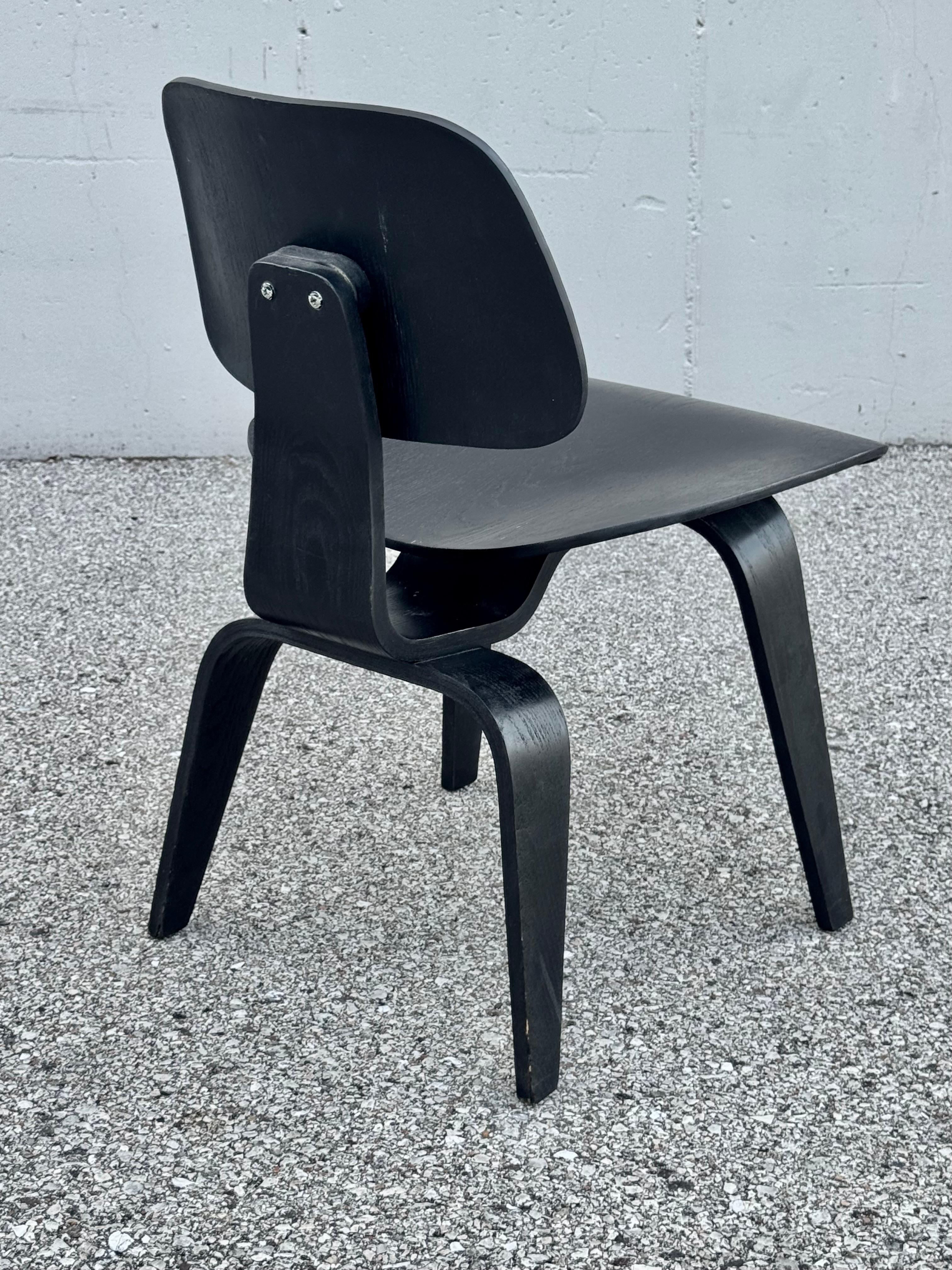 4 Vintage Charles & Ray Eames Ebonized Plywood DCW Chairs for Herman Miller For Sale 5