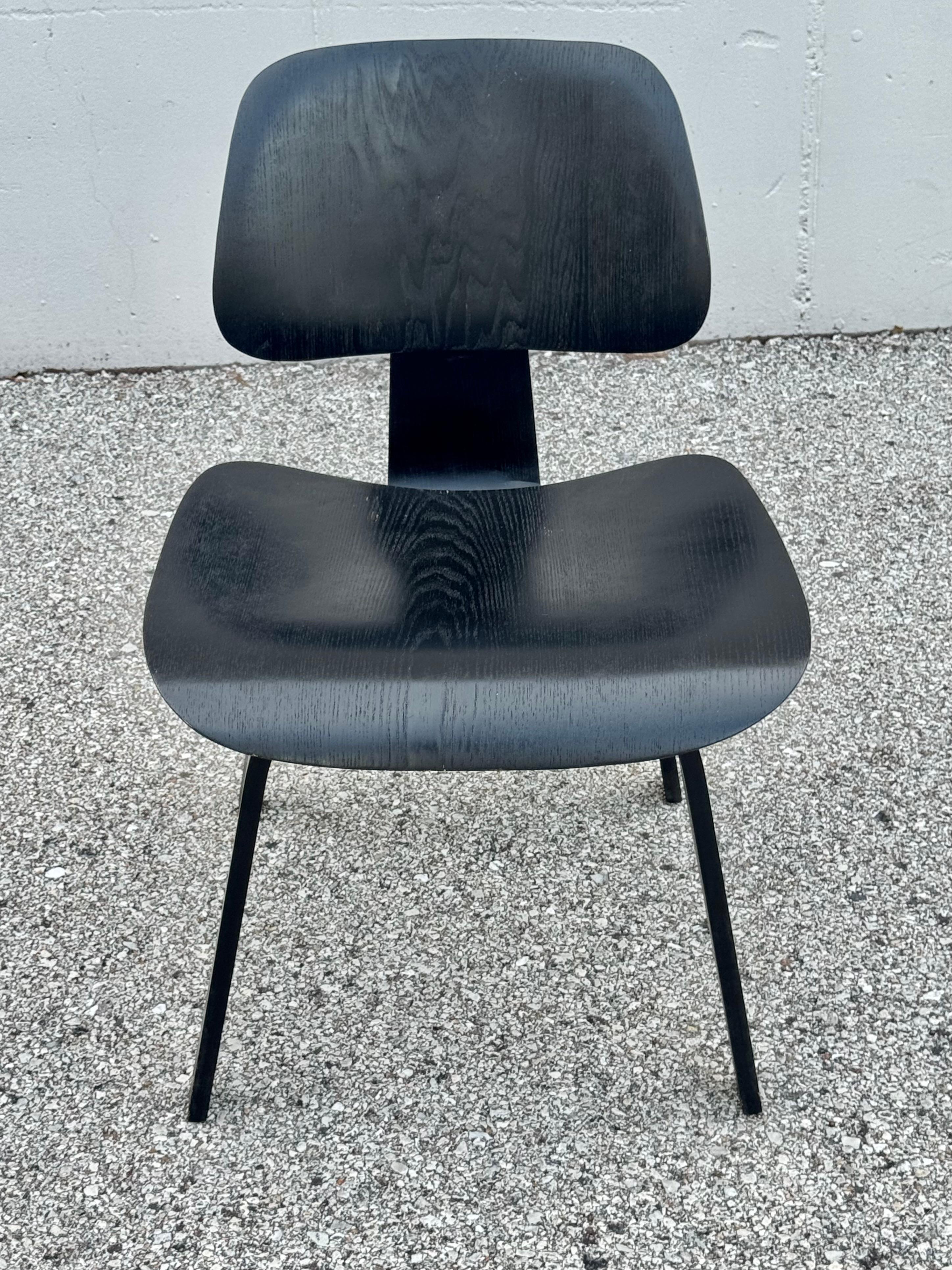 American 4 Vintage Charles & Ray Eames Ebonized Plywood DCW Chairs for Herman Miller For Sale