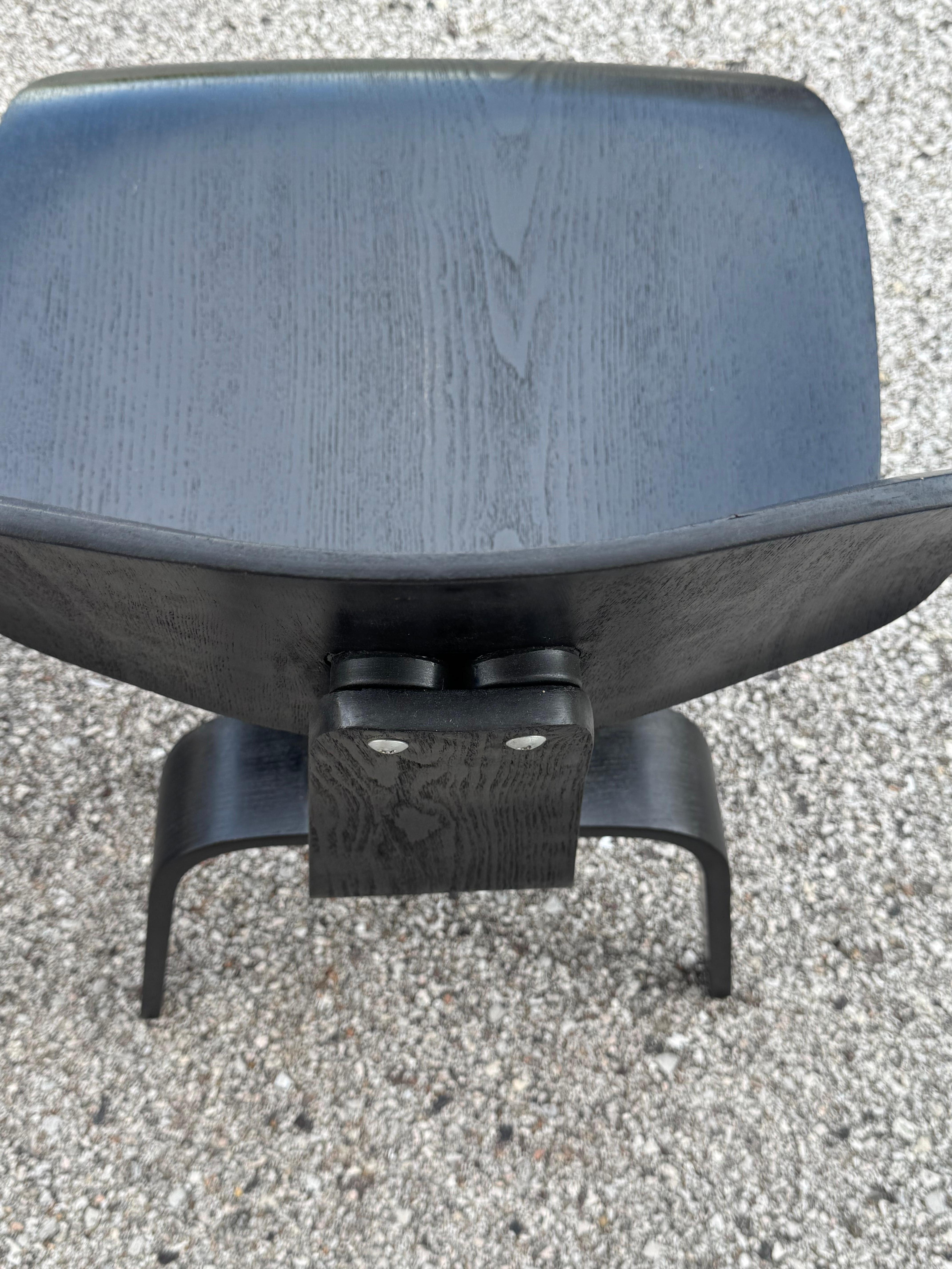 4 Vintage Charles & Ray Eames Ebonized Plywood DCW Chairs for Herman Miller In Good Condition For Sale In St. Louis, MO